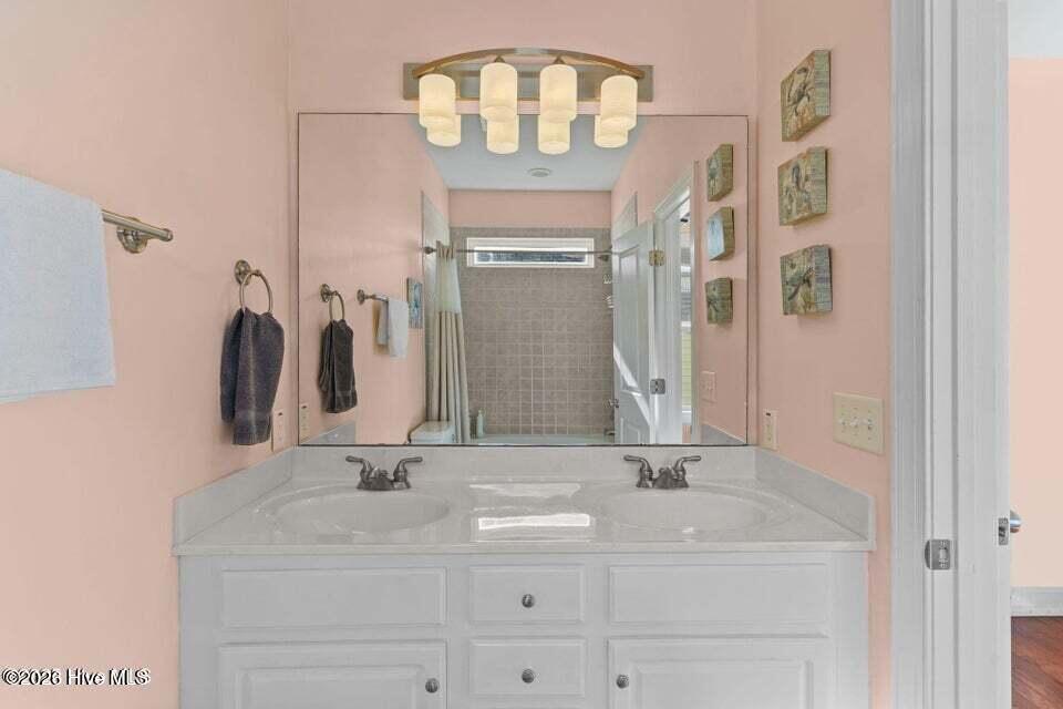 100570468 | Photo 35