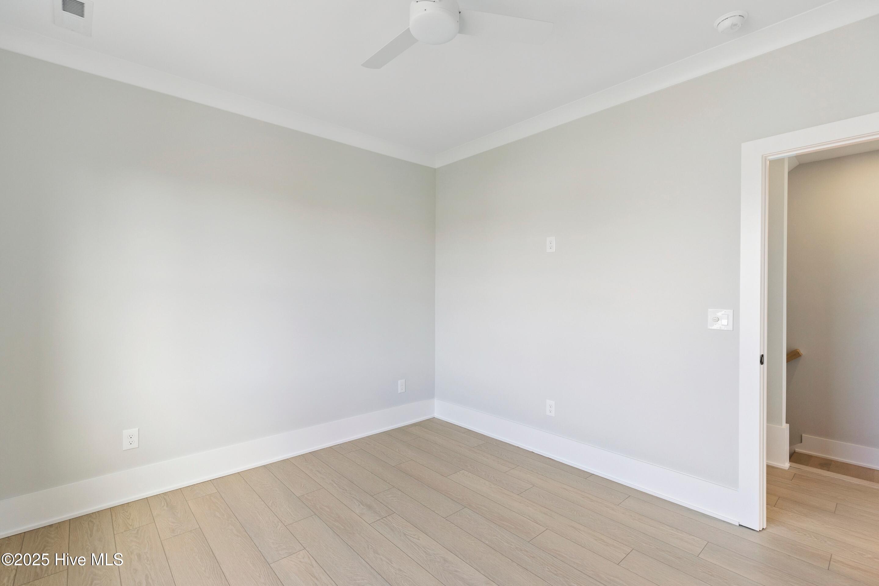 100544880 | Photo 41