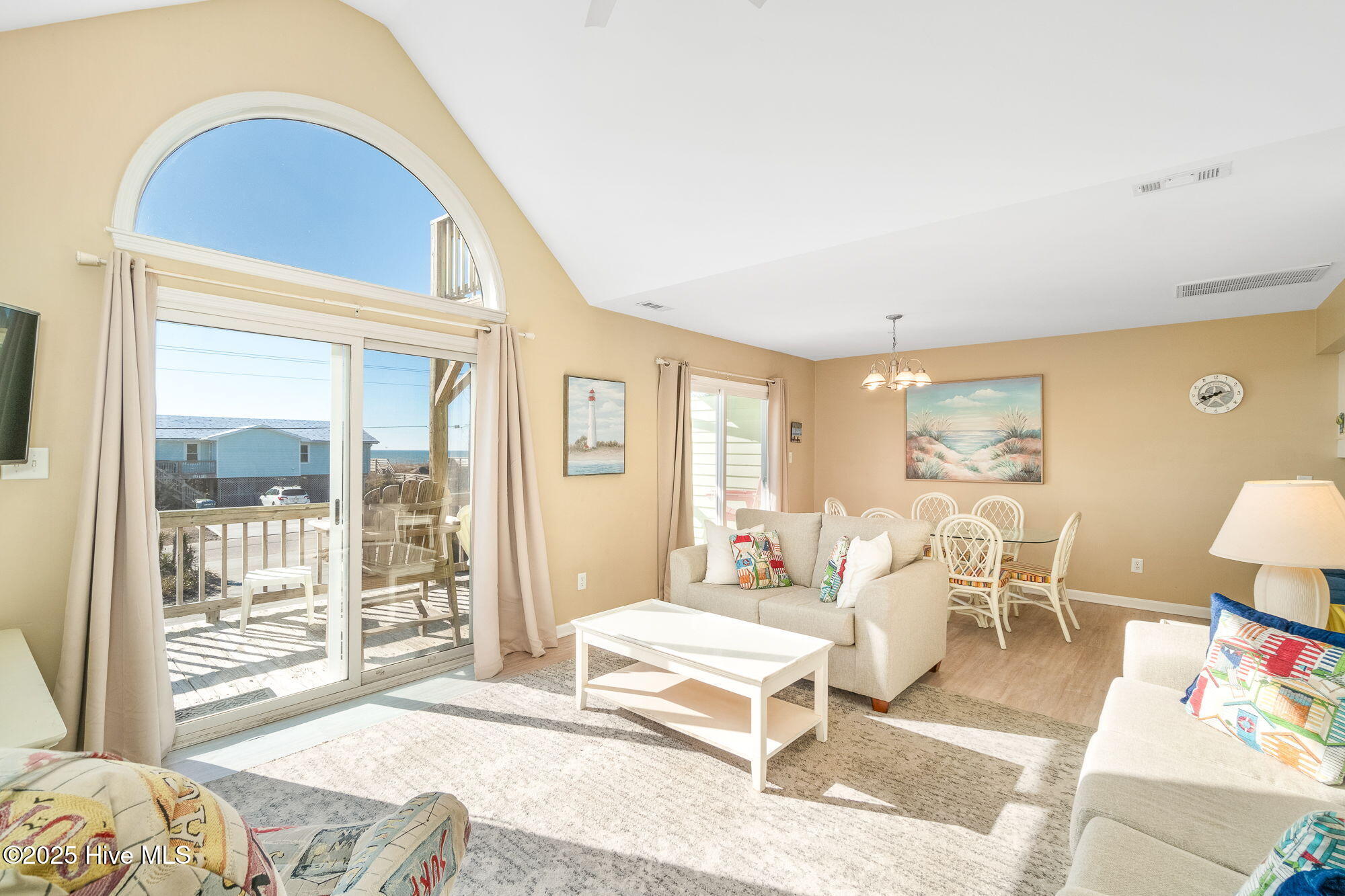 100487537 | Photo 10