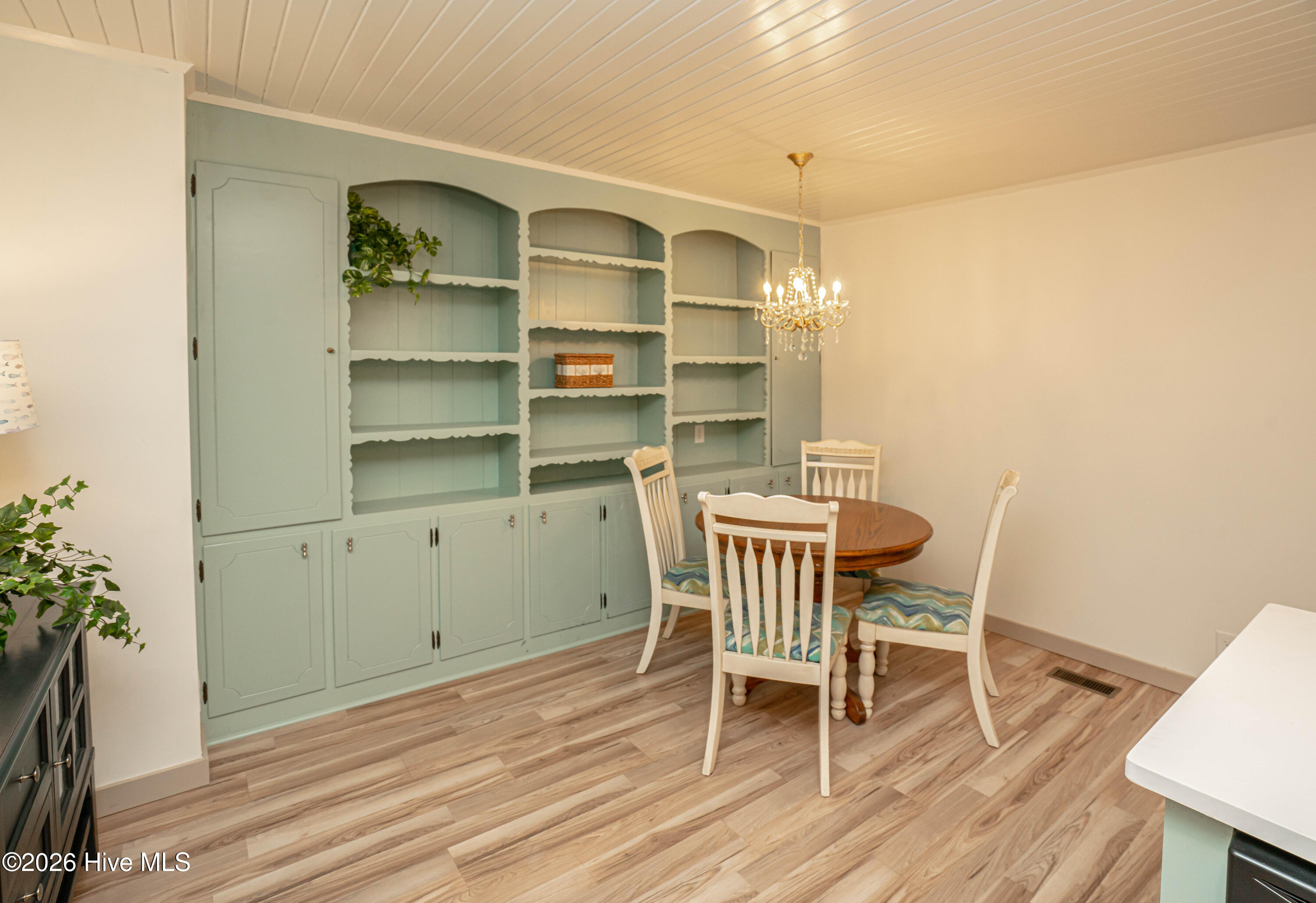 100567372 | Photo 30