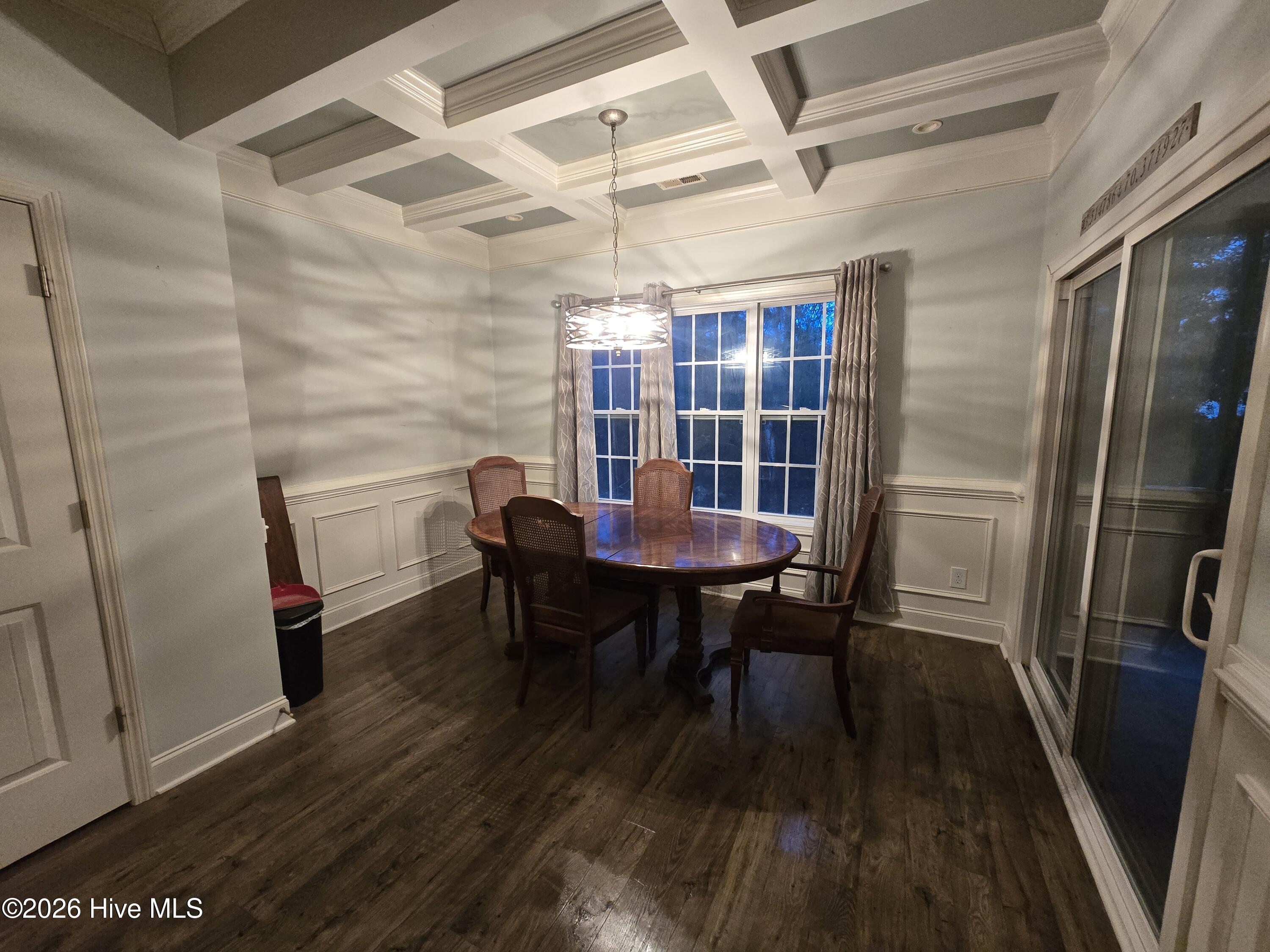 100547360 | Photo 12