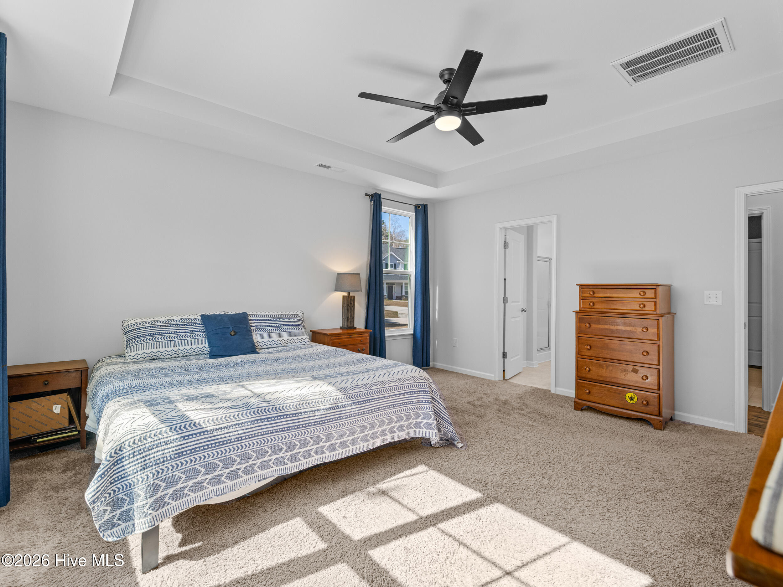 100557695 | Photo 40