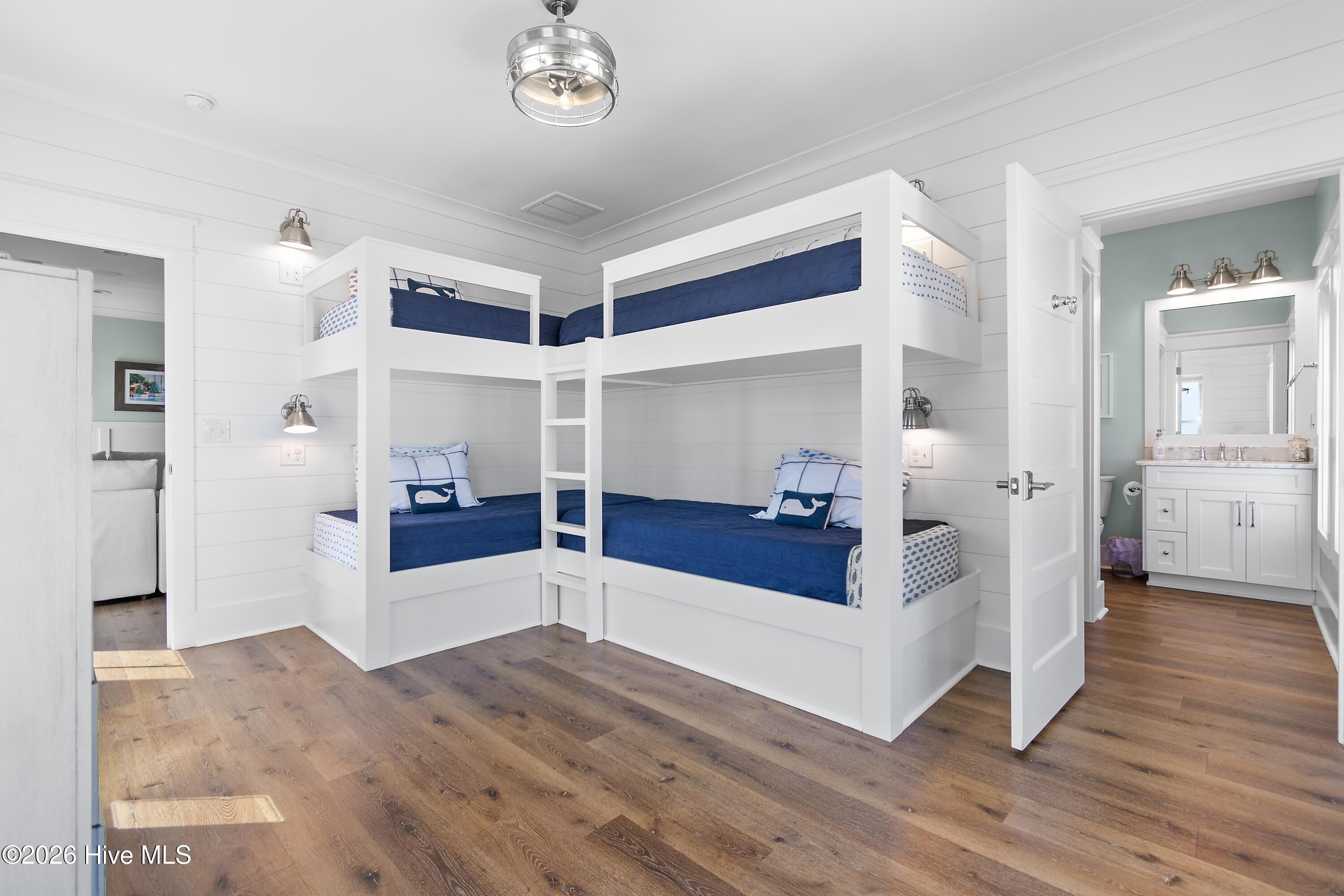 100566538 | Photo 57