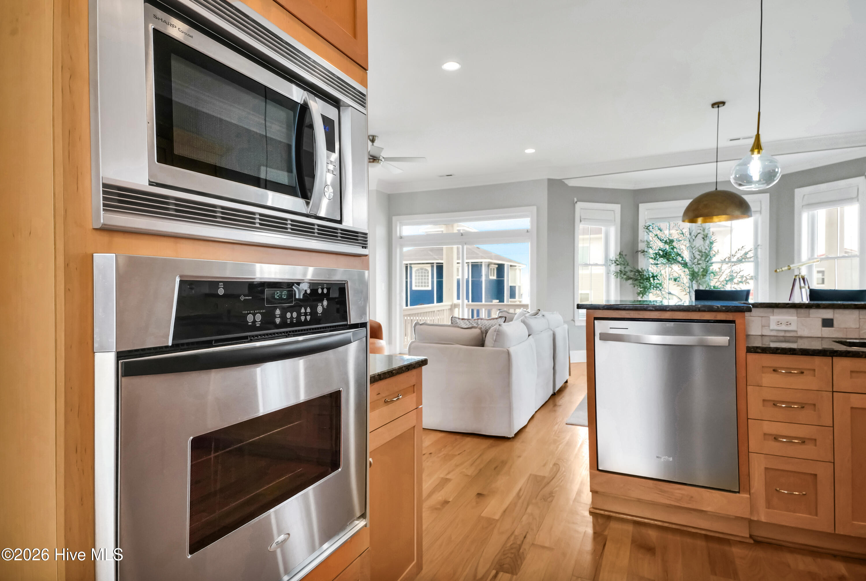 100561238 | Photo 32