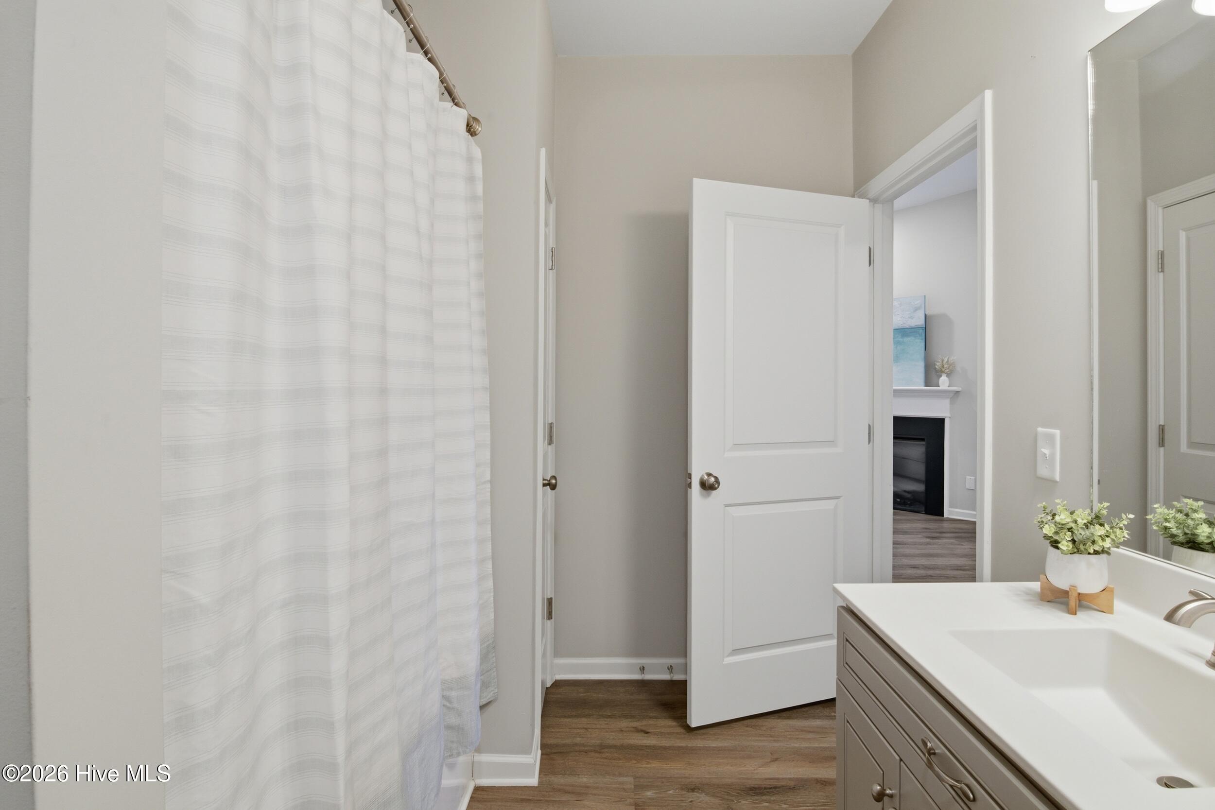 100552739 | Photo 24