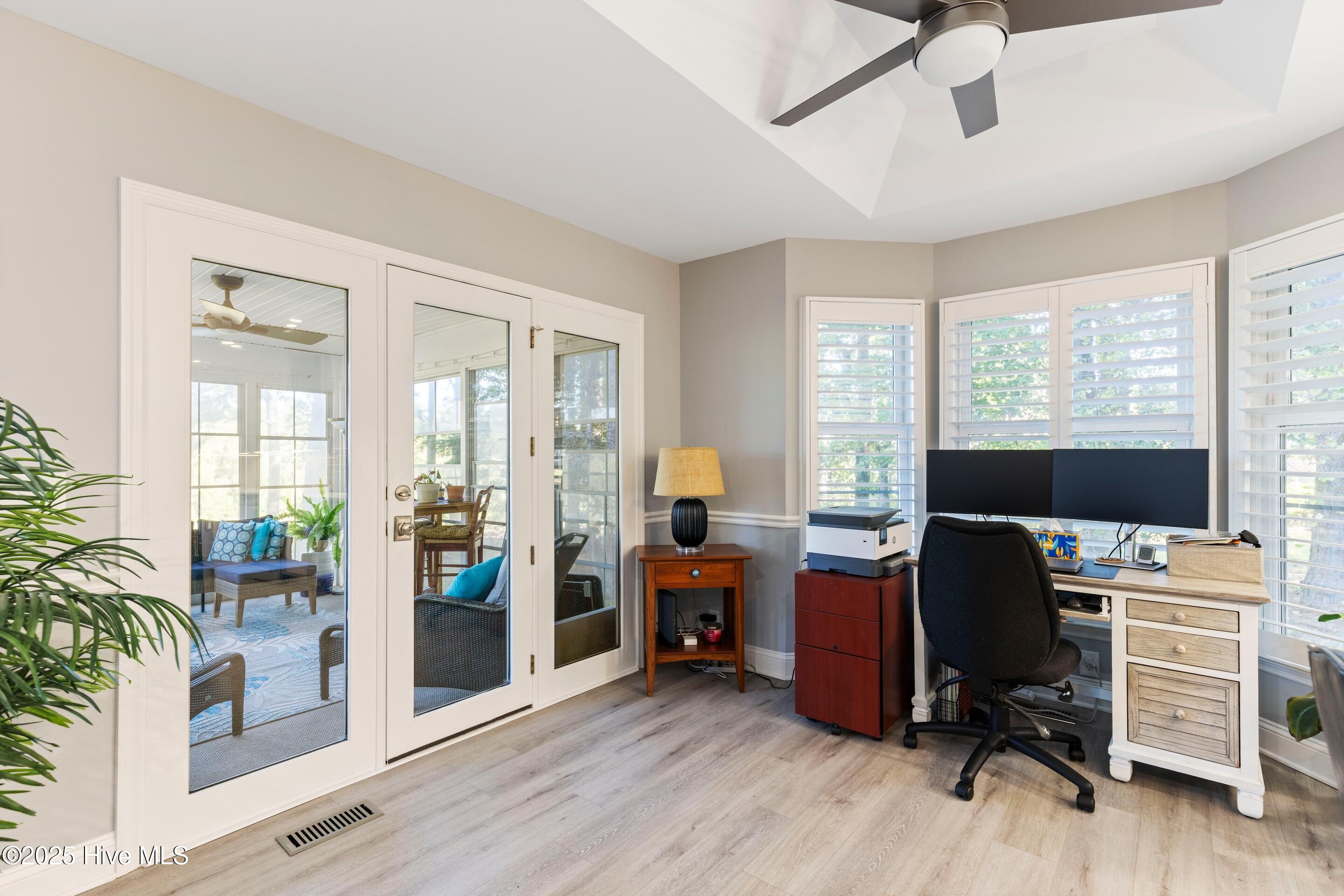 100541772 | Photo 19