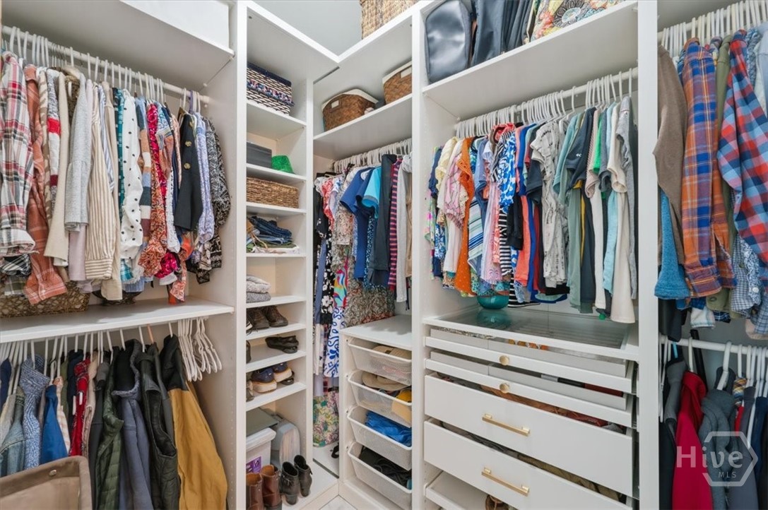Amazing closet system with jewelry drawers.