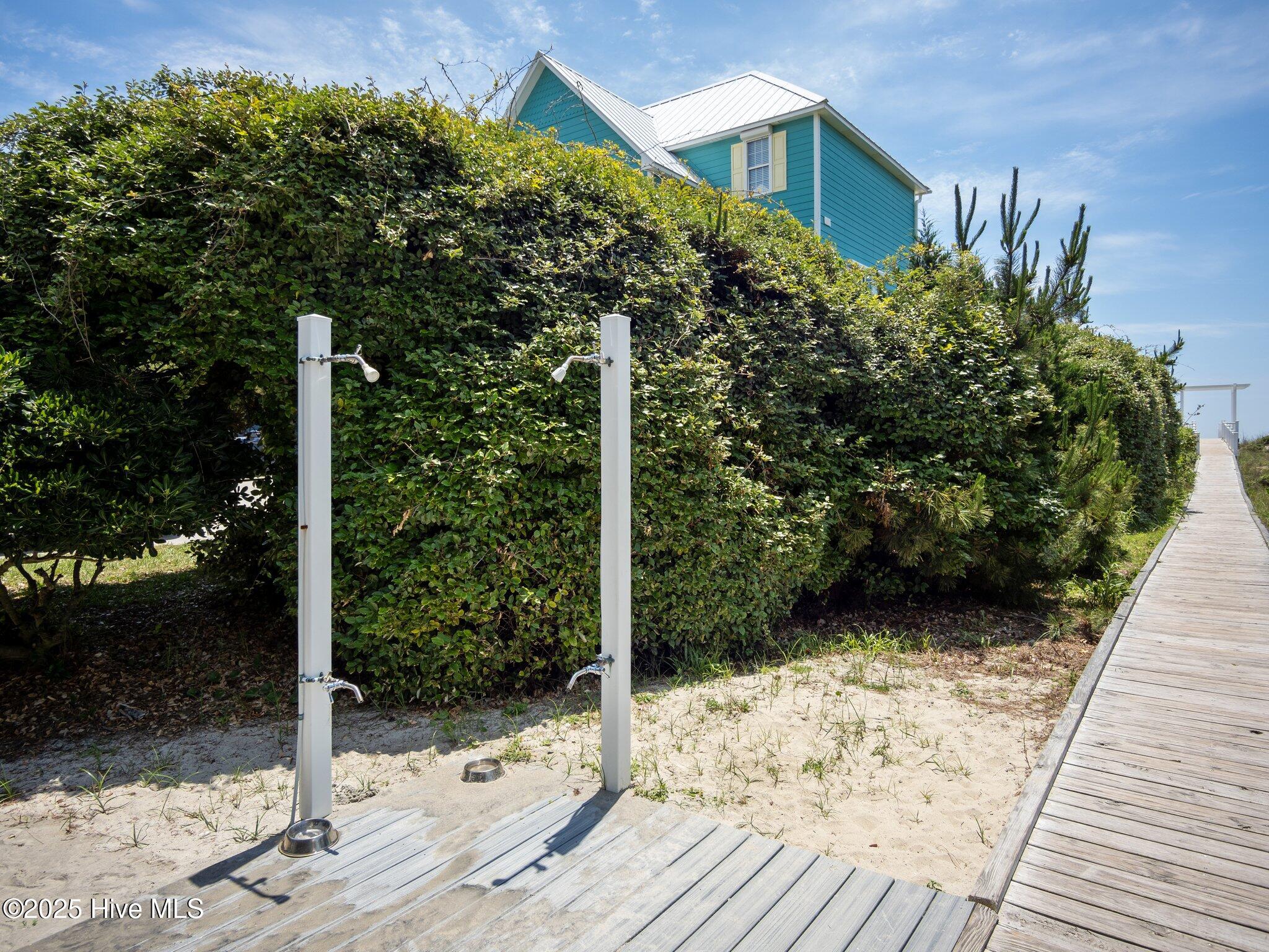 100521044 | Photo 11