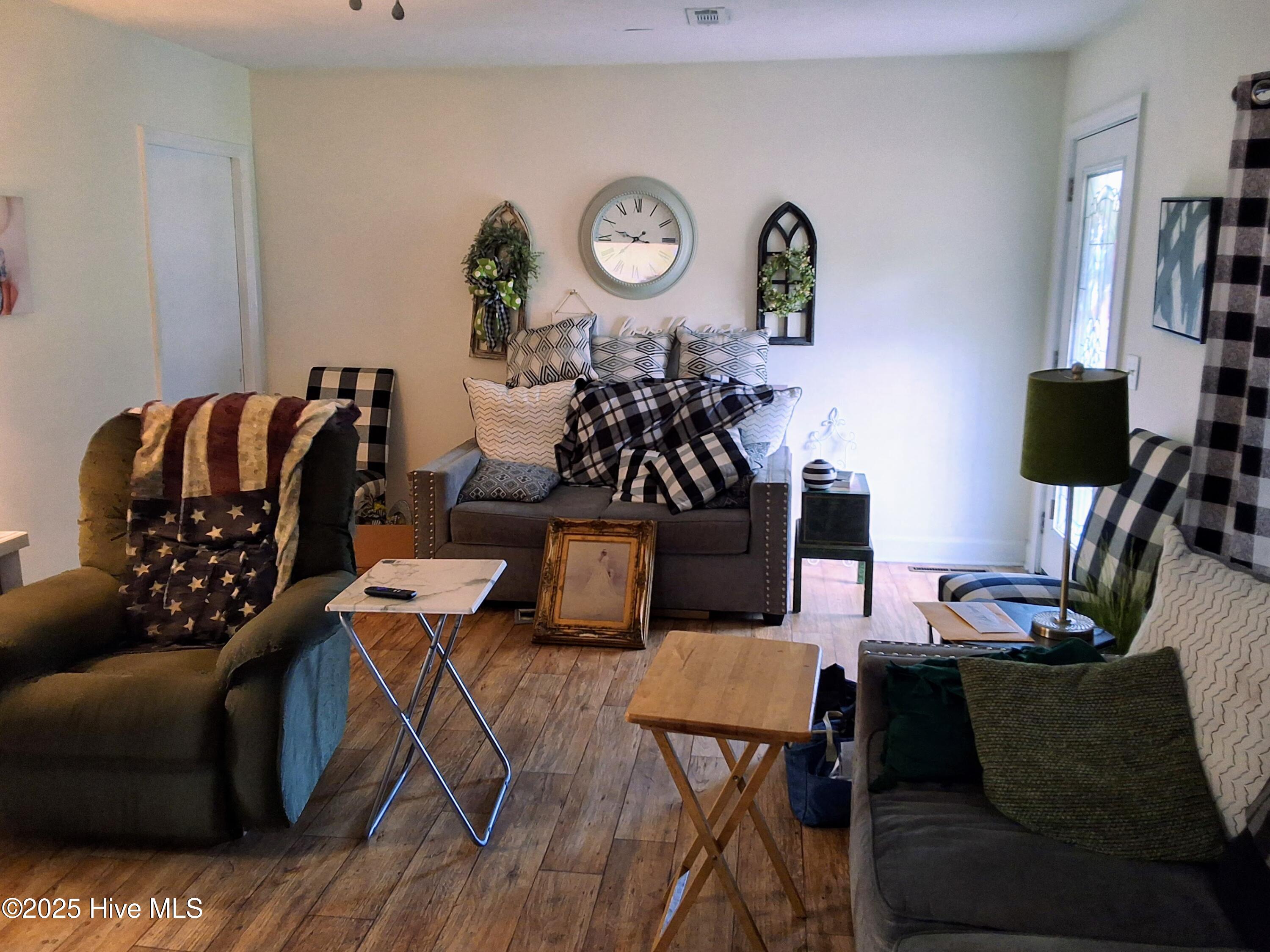 100535903 | Photo 10