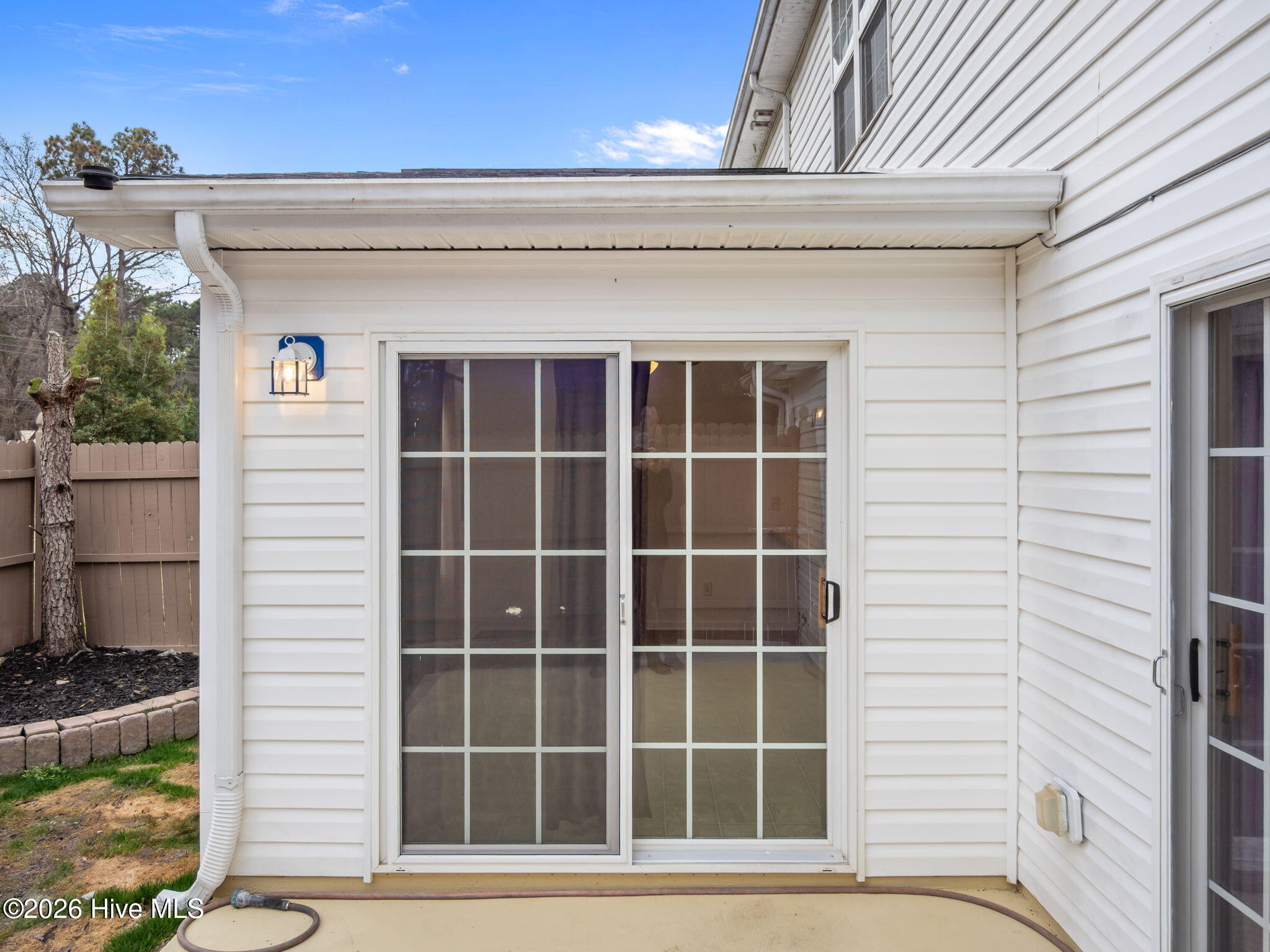 100548288 | Photo 23