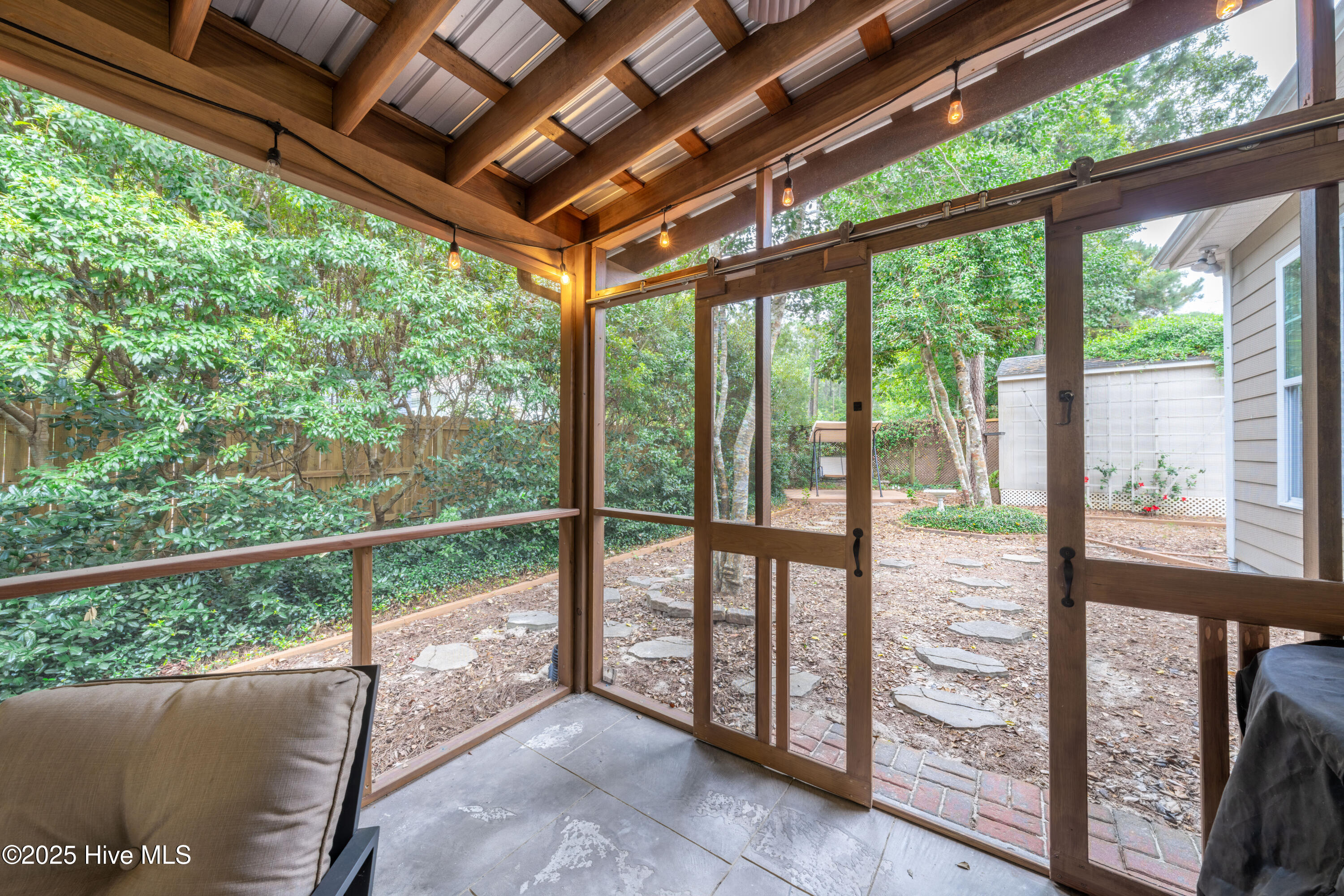 100532566 | Photo 17