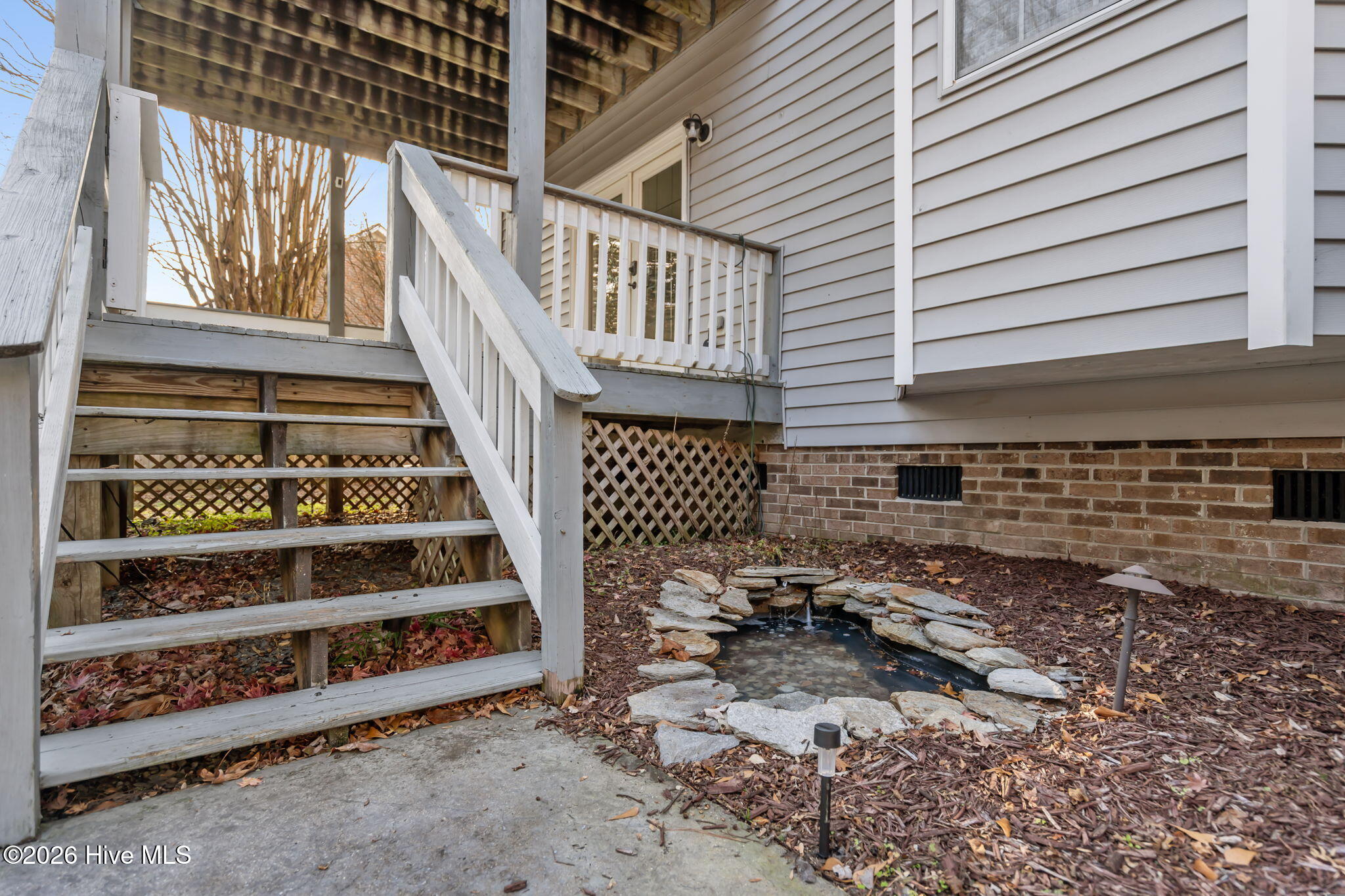 100548092 | Photo 52