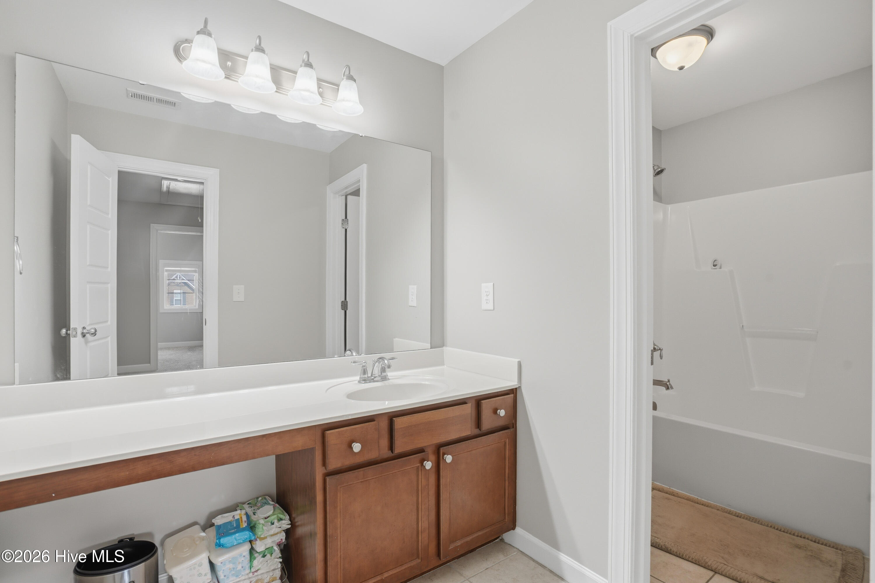 100564087 | Photo 37