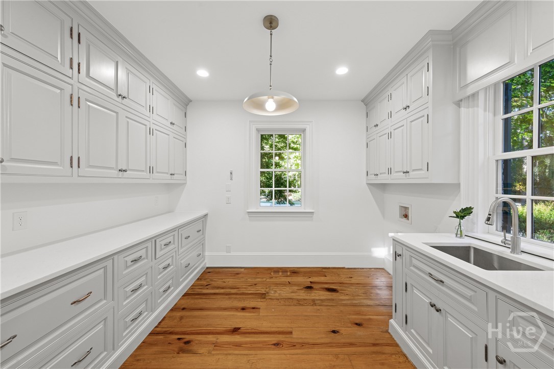 Butler's Pantry / Laundry Room