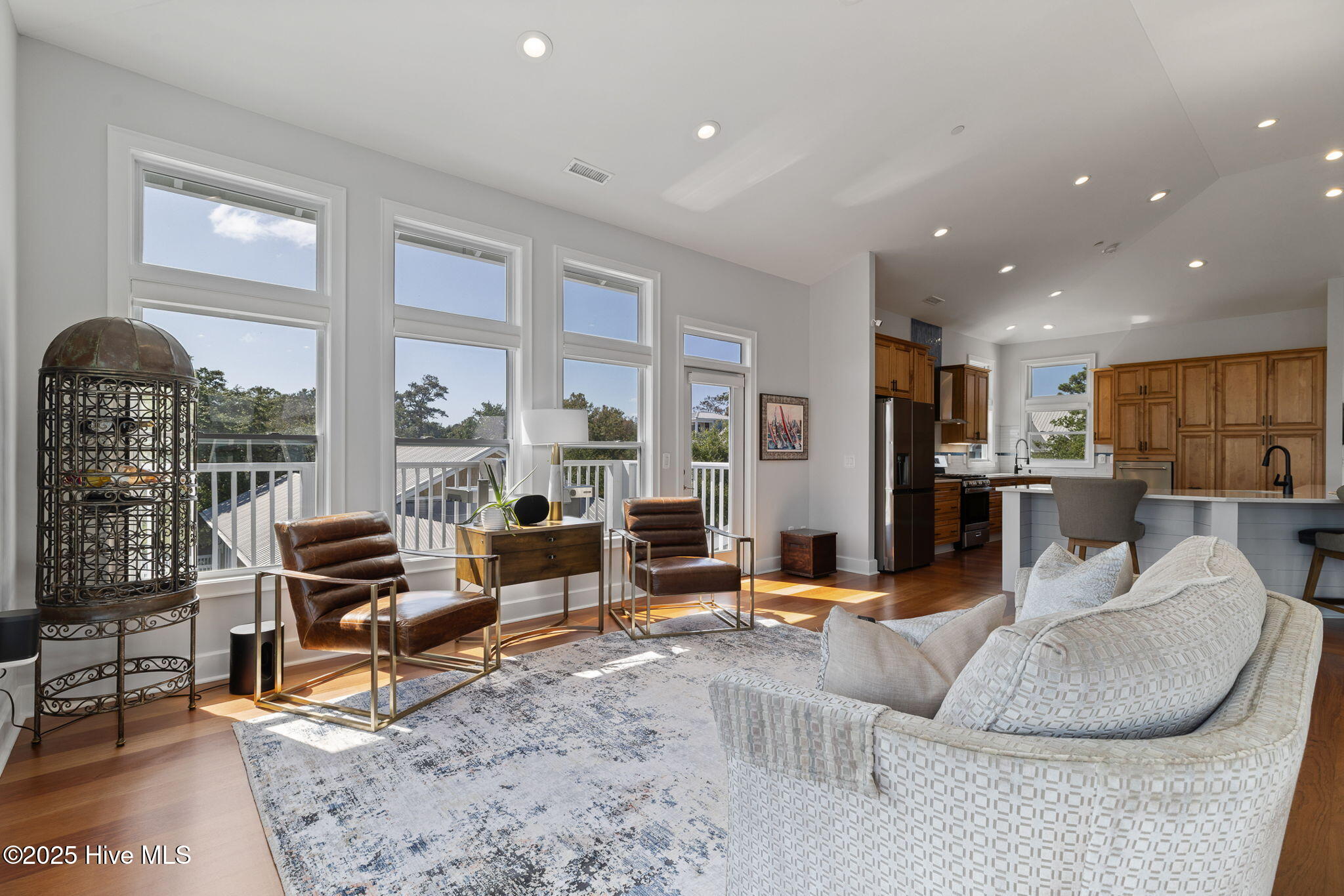 100548263 | Photo 15