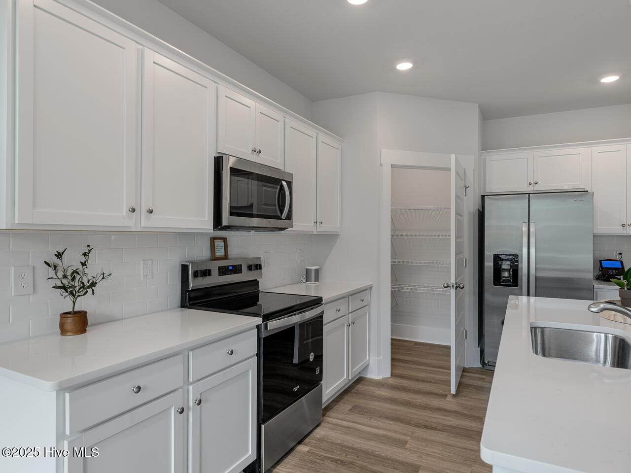 100539469 | Photo 12