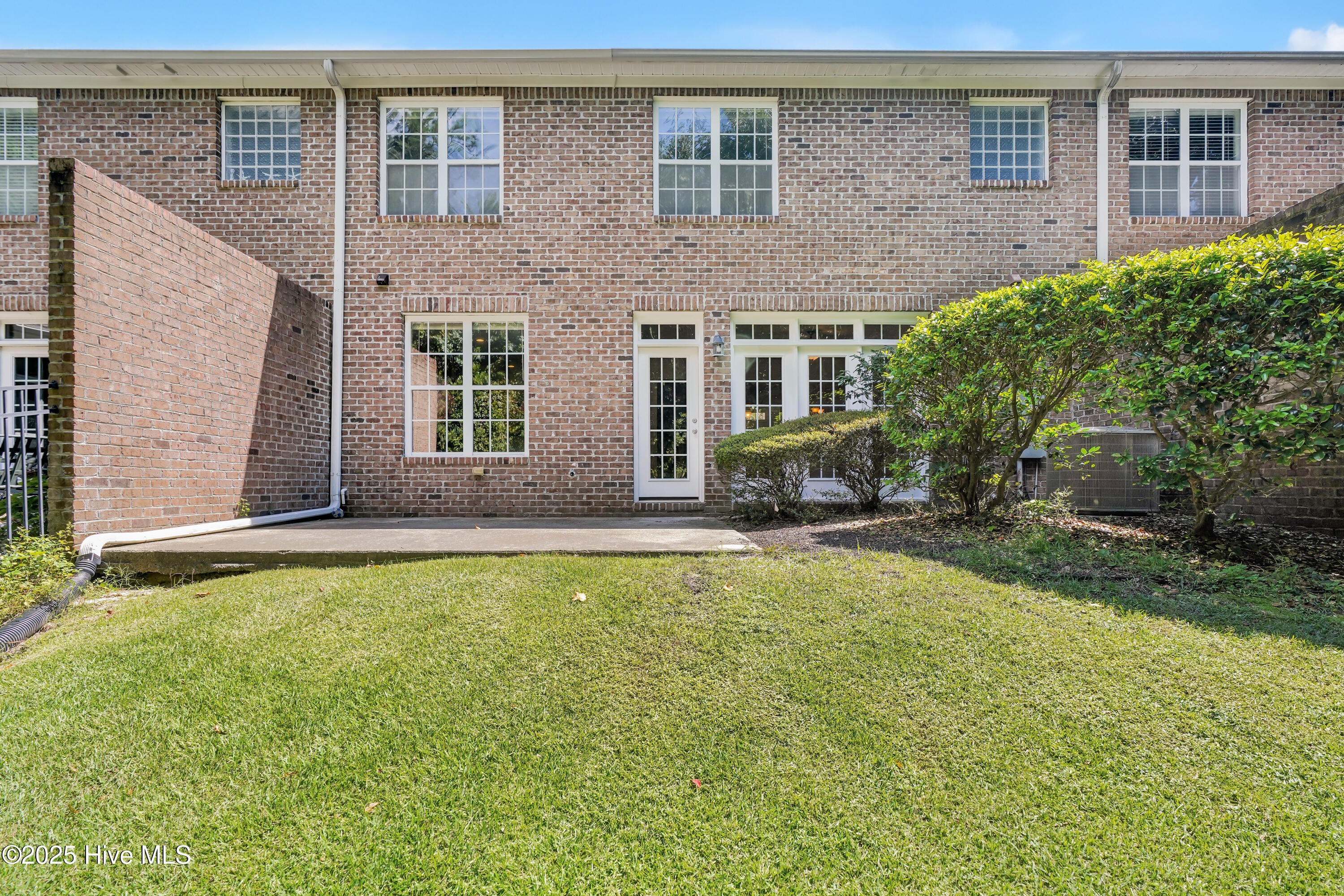 100531017 | Photo 34