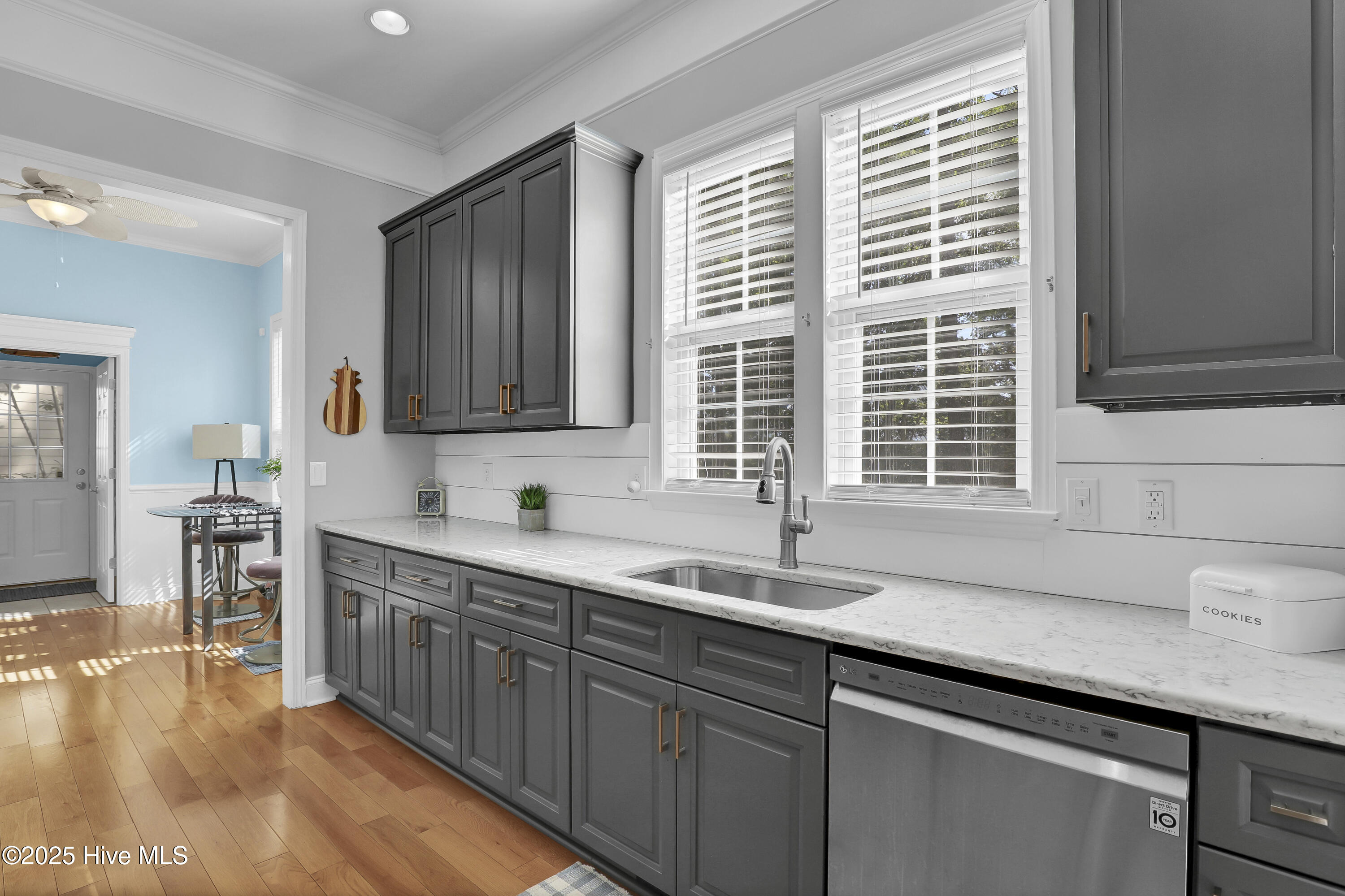 100532986 | Photo 13