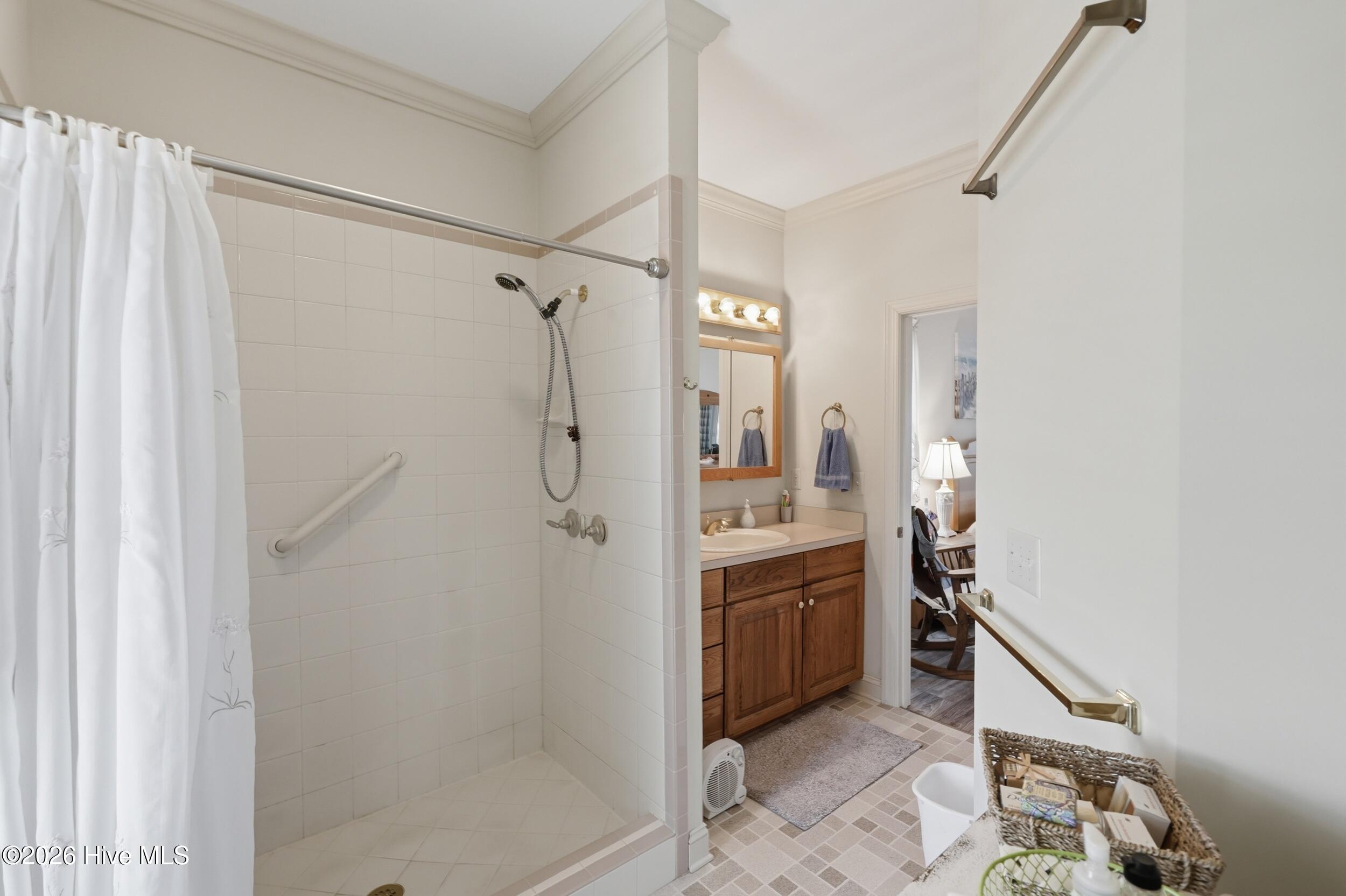 100561994 | Photo 36