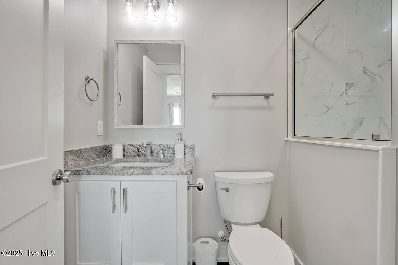 100484000 | Photo 38