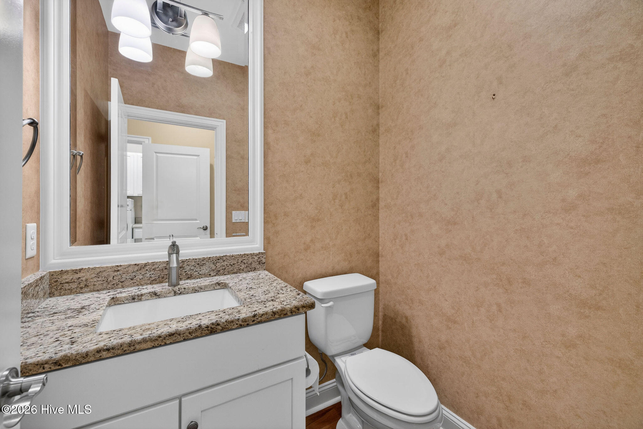 100566278 | Photo 37