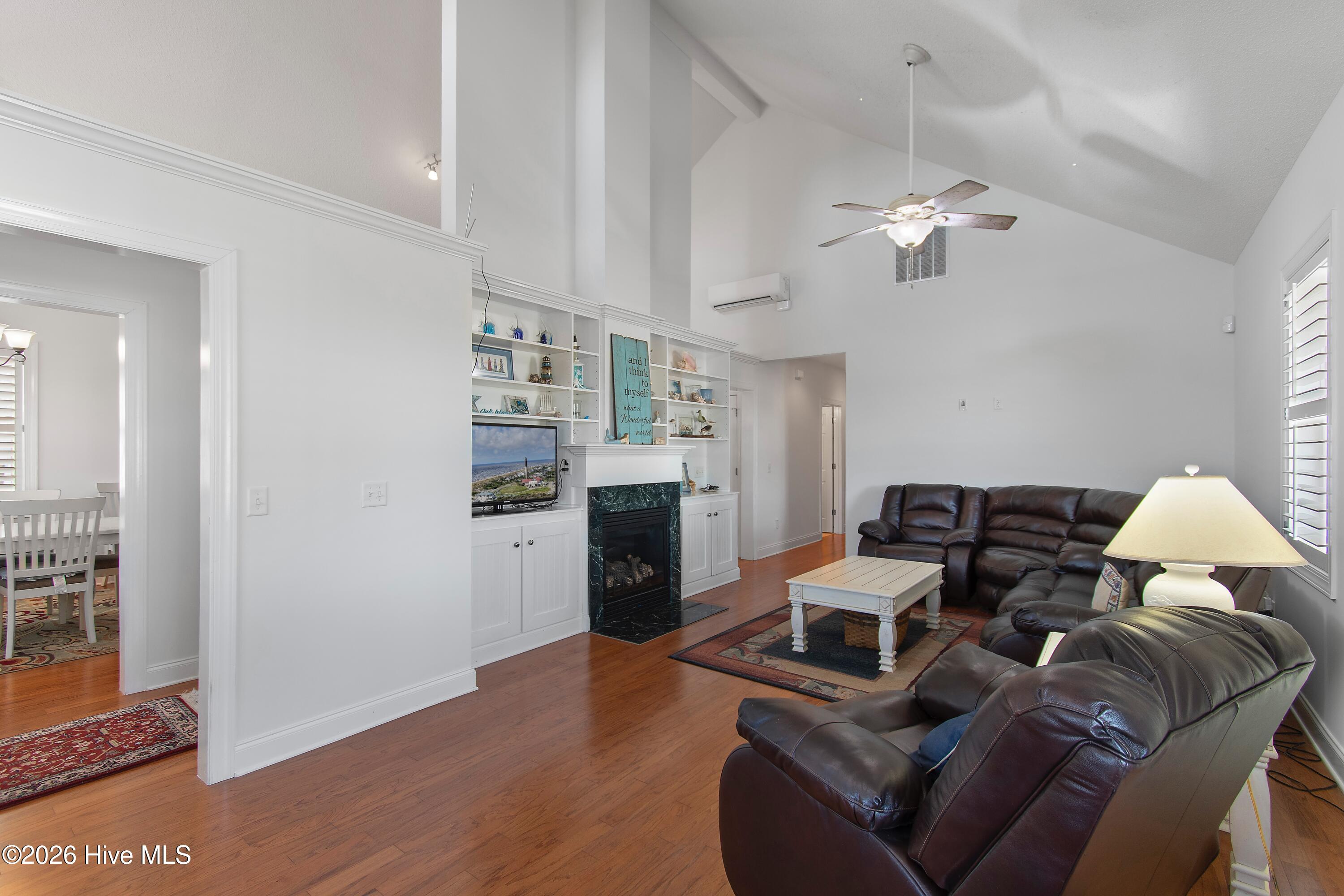 100552486 | Photo 14