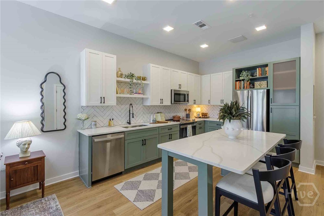 1150 E Perry Lane UNIT B4, Savannah, GA, 31404