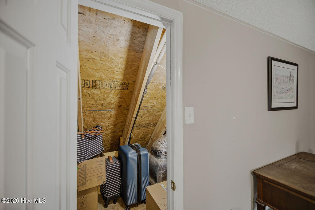 100565606 | Photo 36