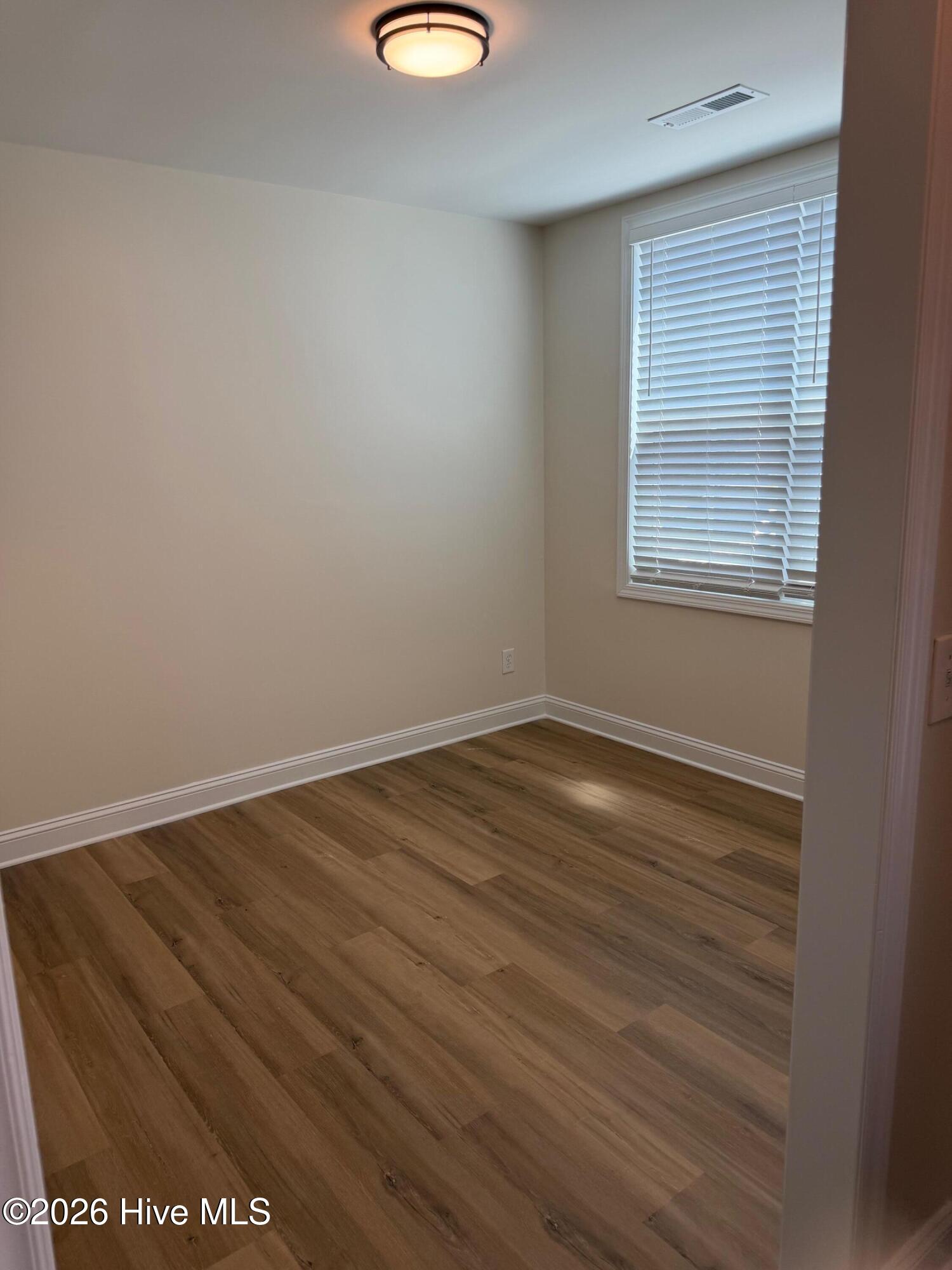 100568177 | Photo 31