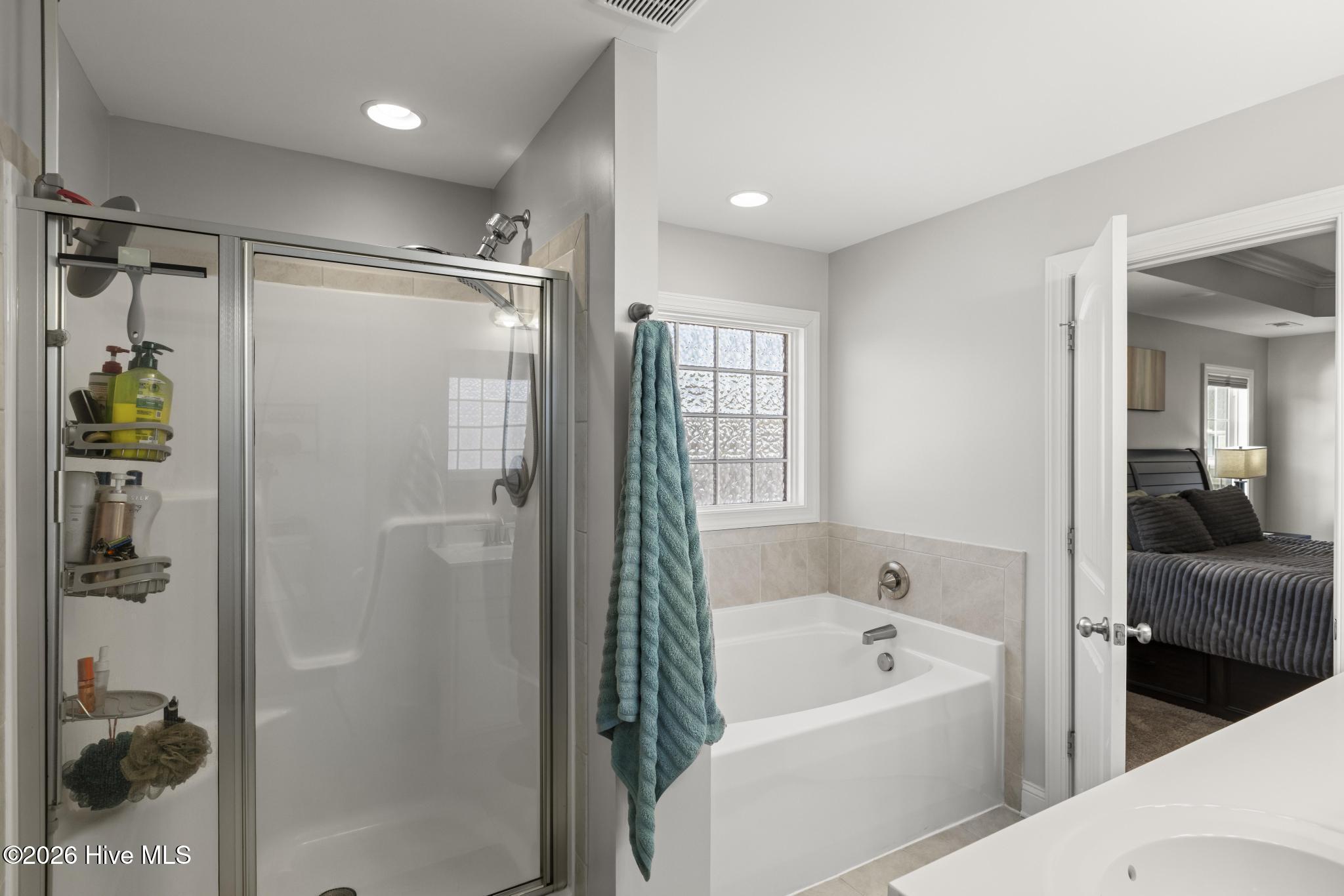 100553359 | Photo 23