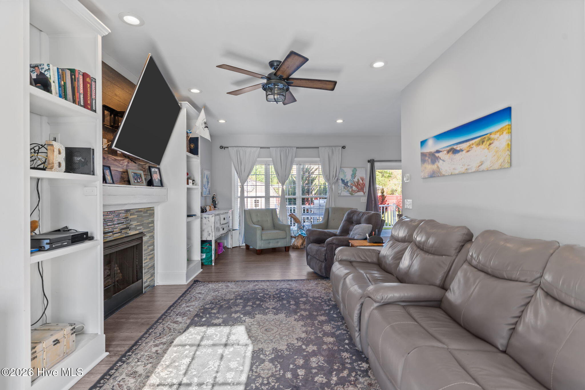 100564590 | Photo 11