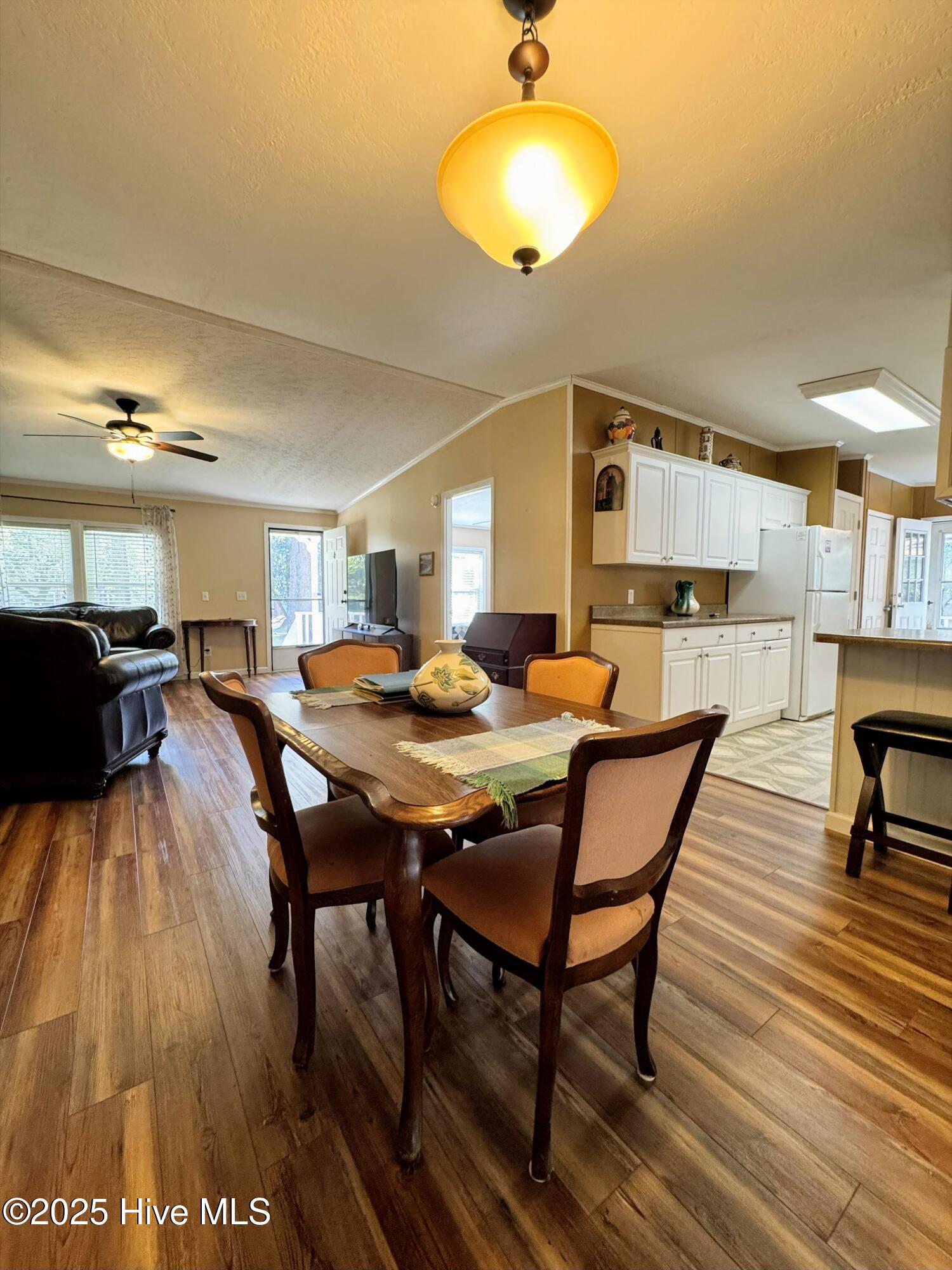 100538236 | Photo 54