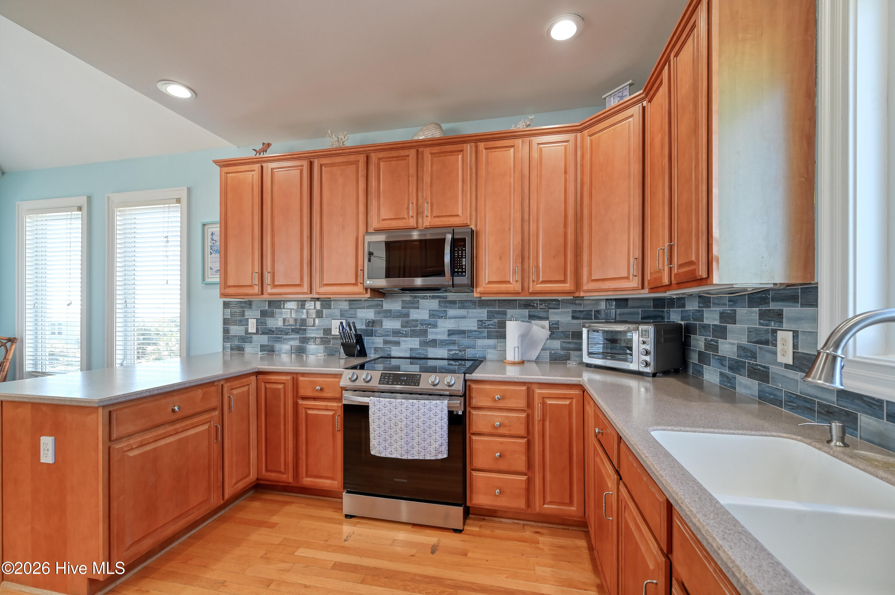 100569852 | Photo 13