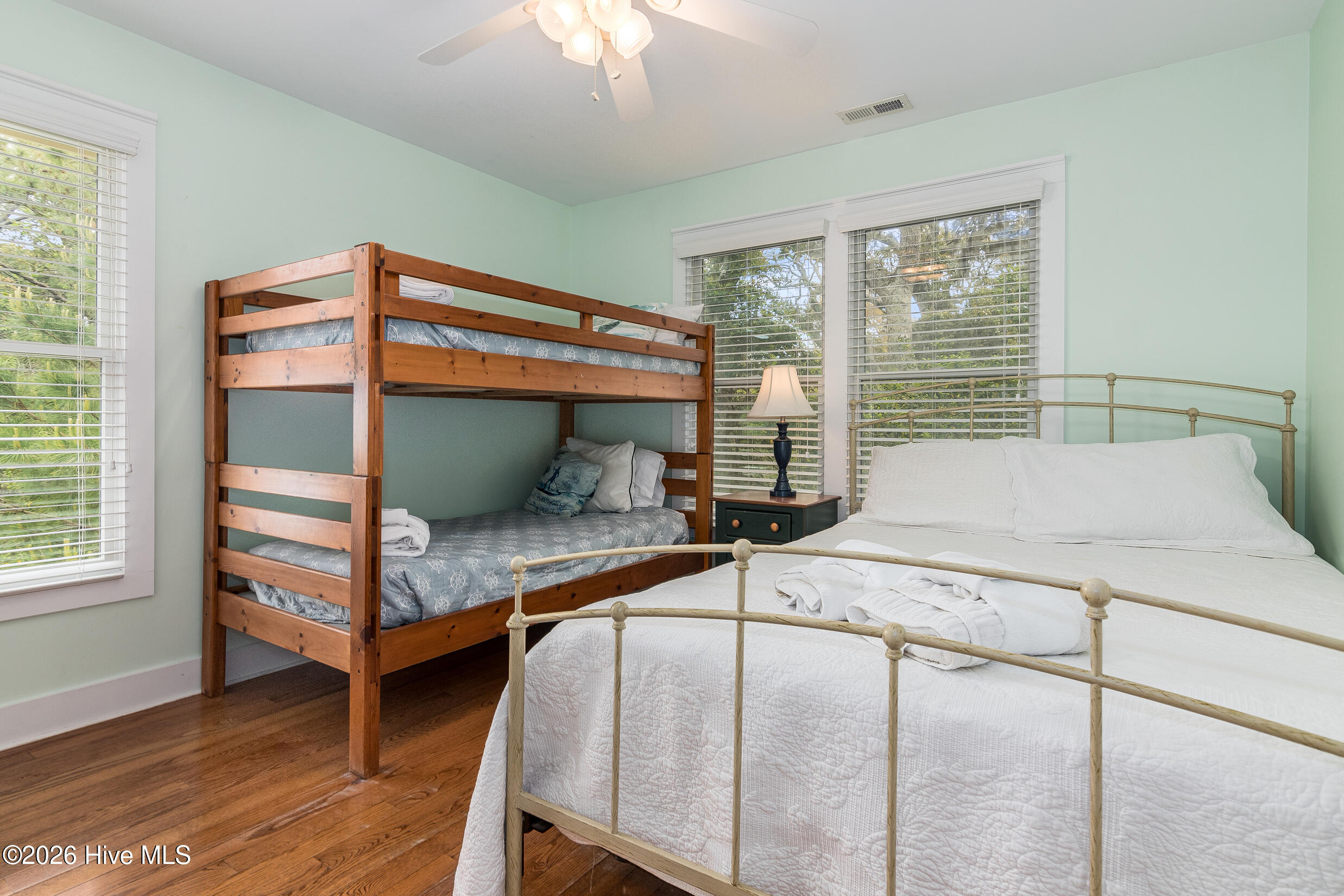 100570305 | Photo 22