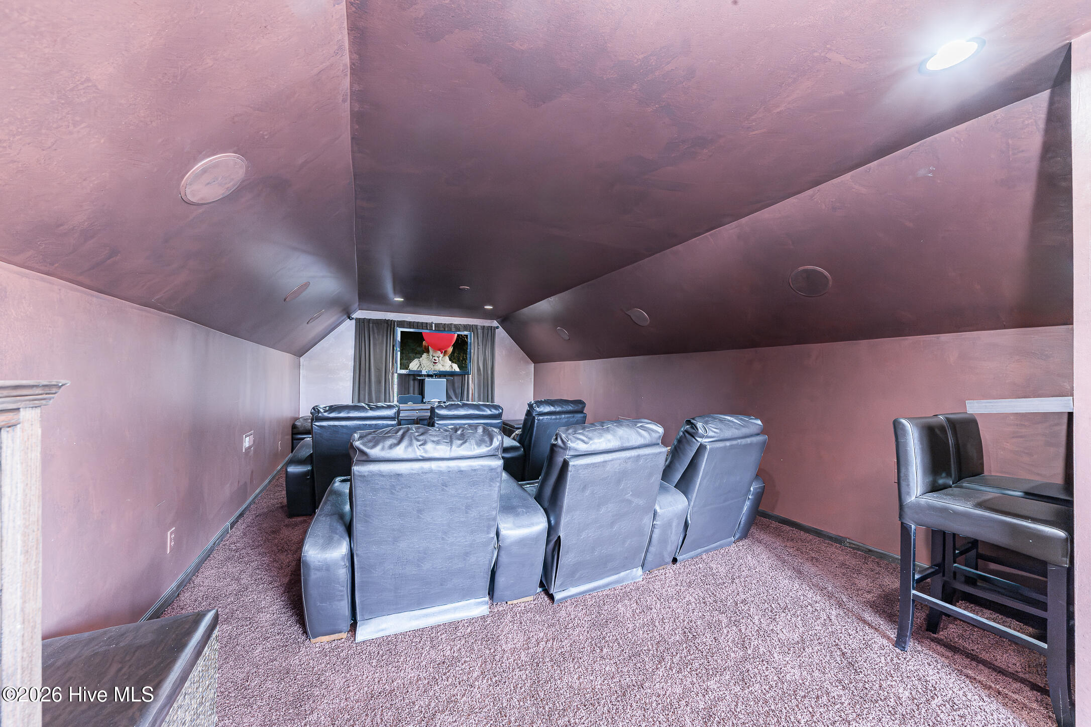 100563981 | Photo 53