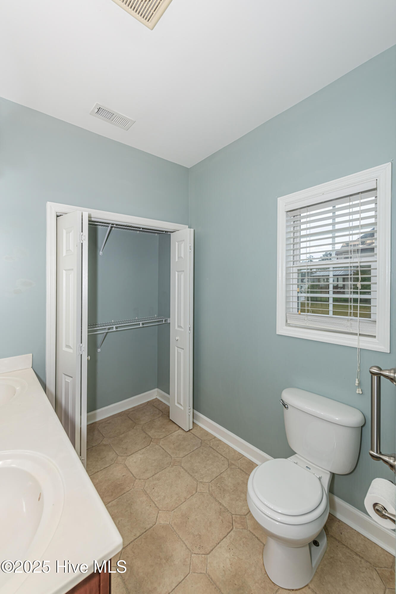 100539008 | Photo 27