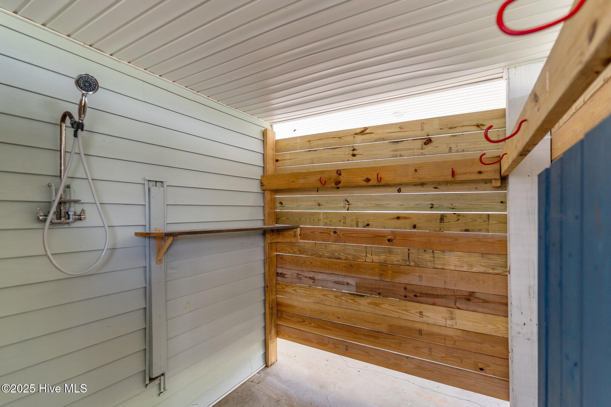 100526699 | Photo 35