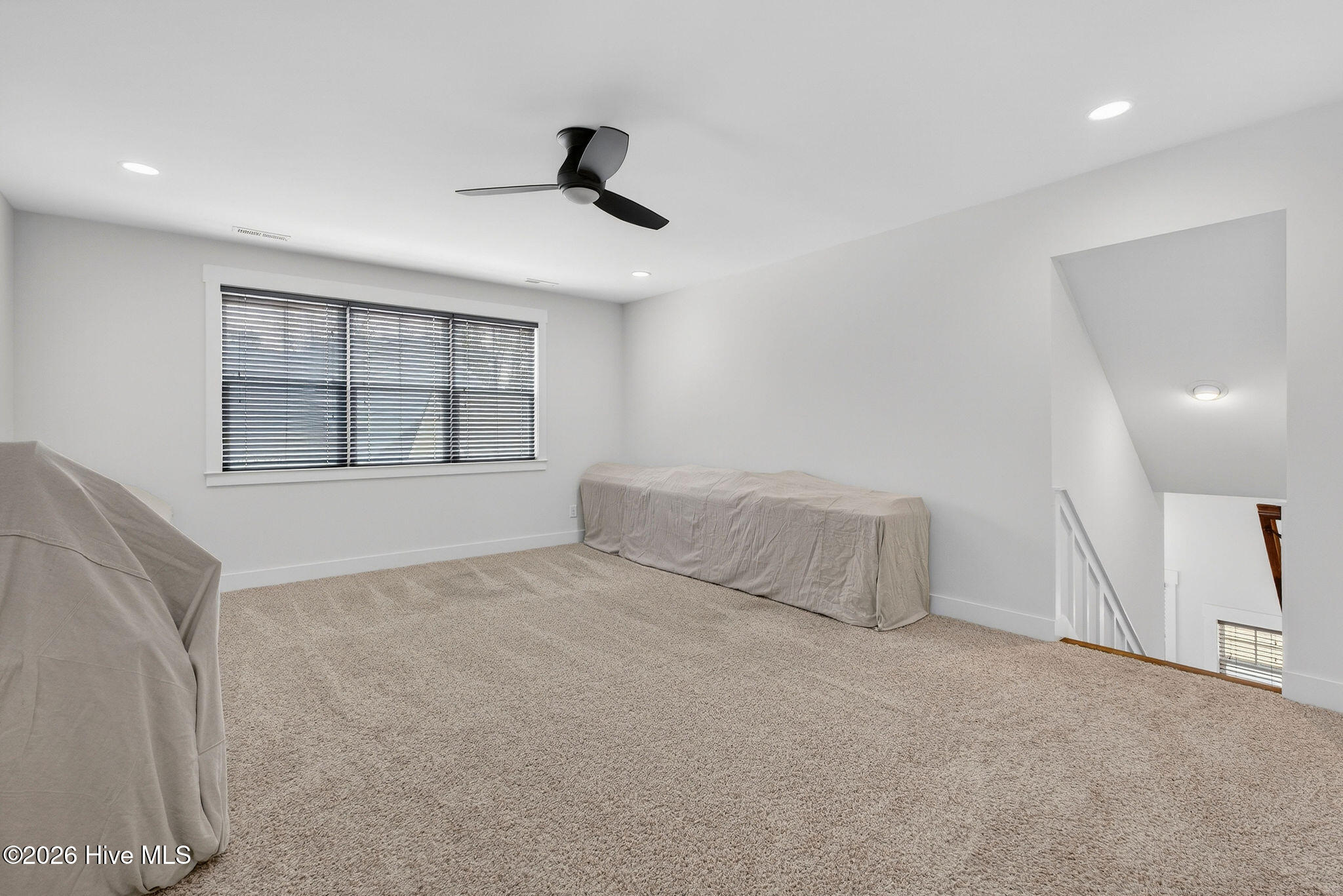 100561102 | Photo 44