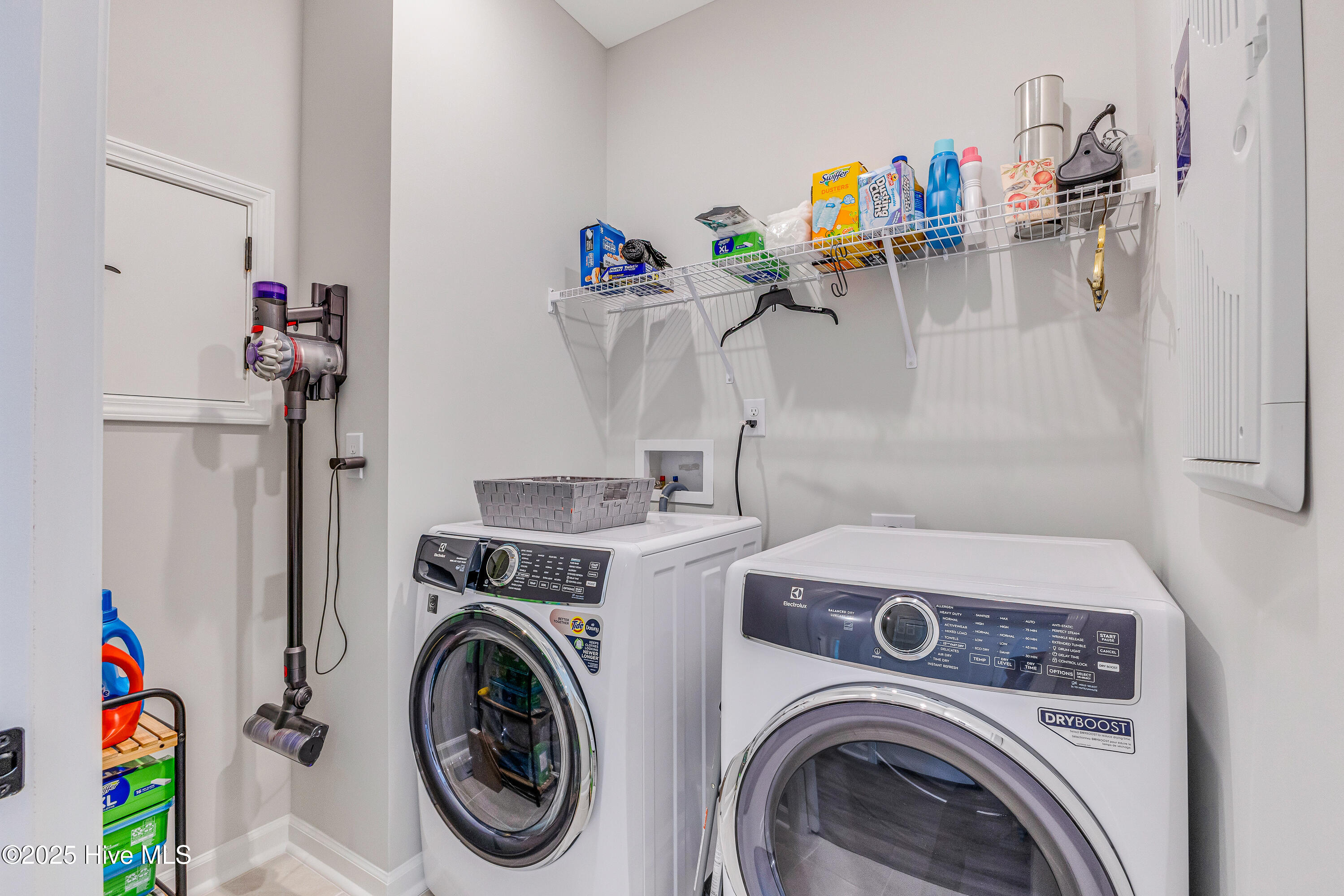 100543075 | Photo 16