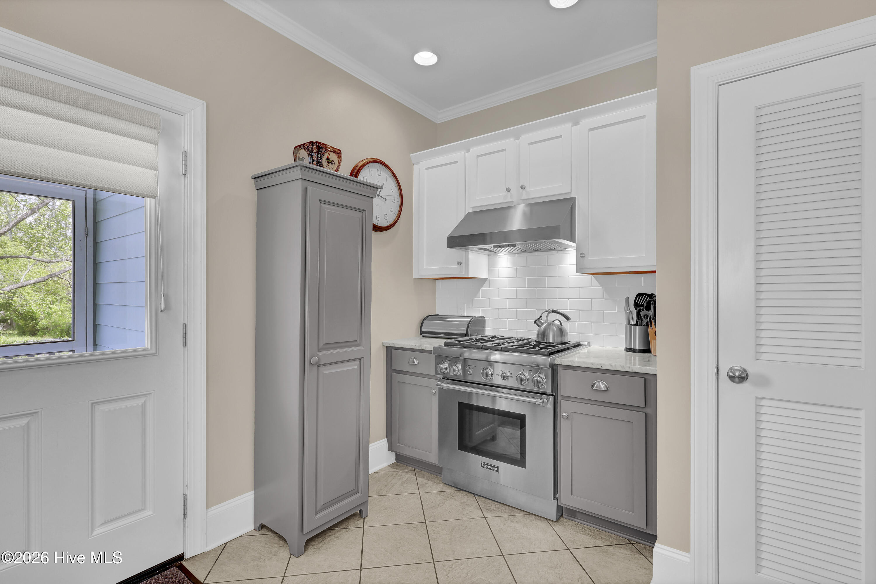 100566208 | Photo 14