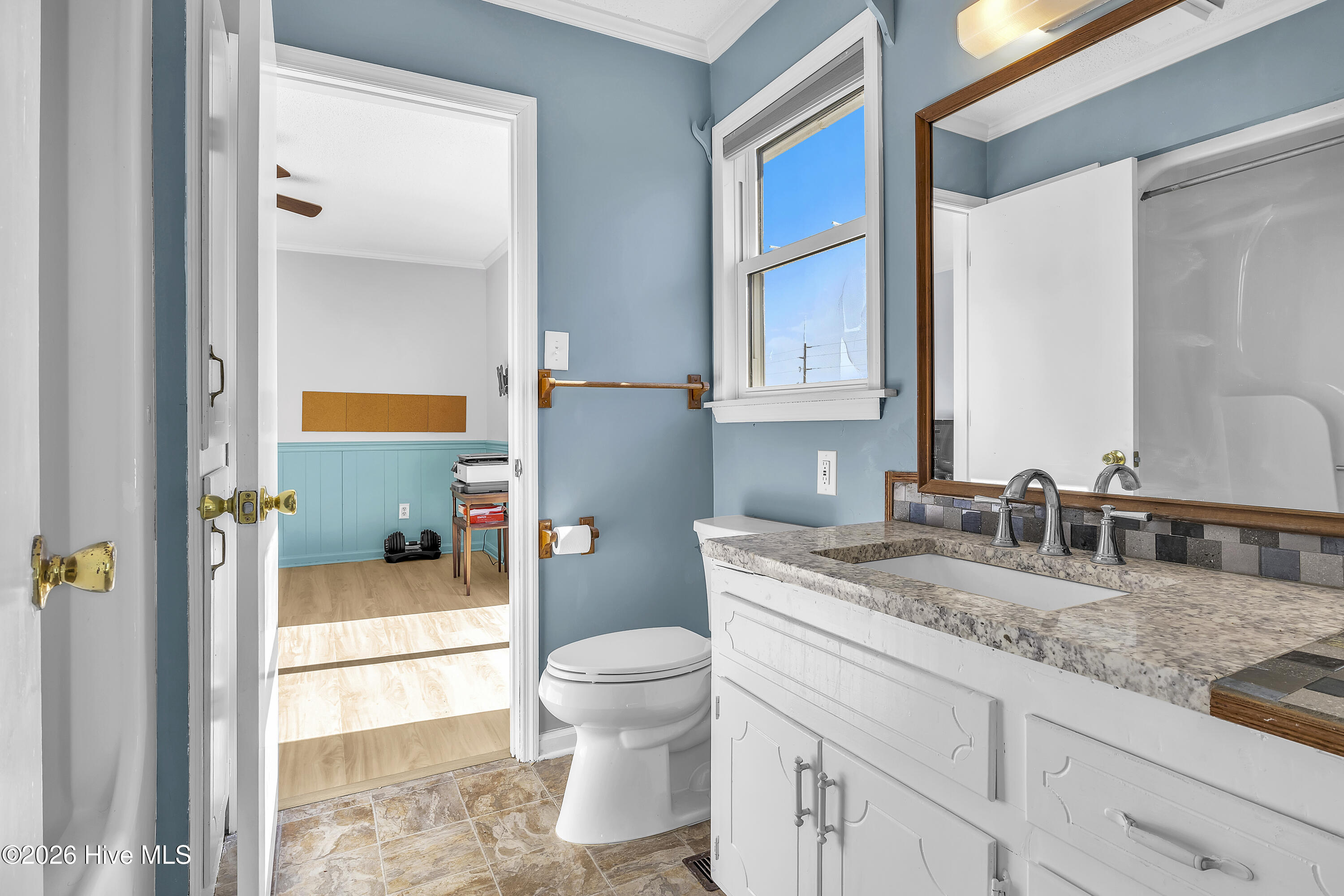 100545585 | Photo 33