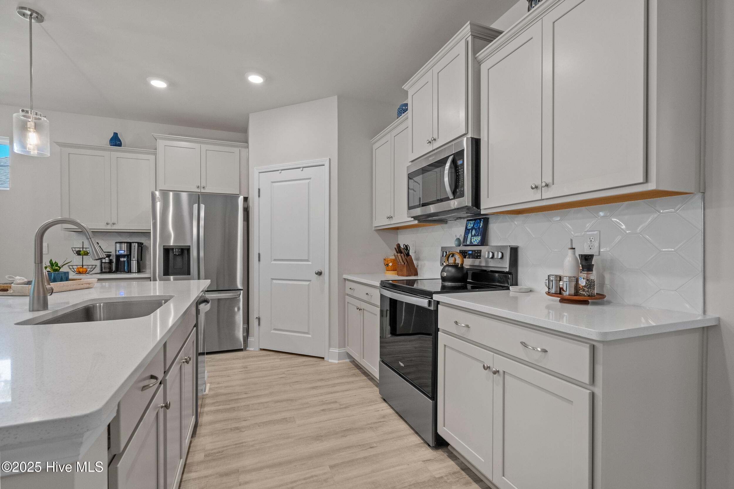 100531761 | Photo 11