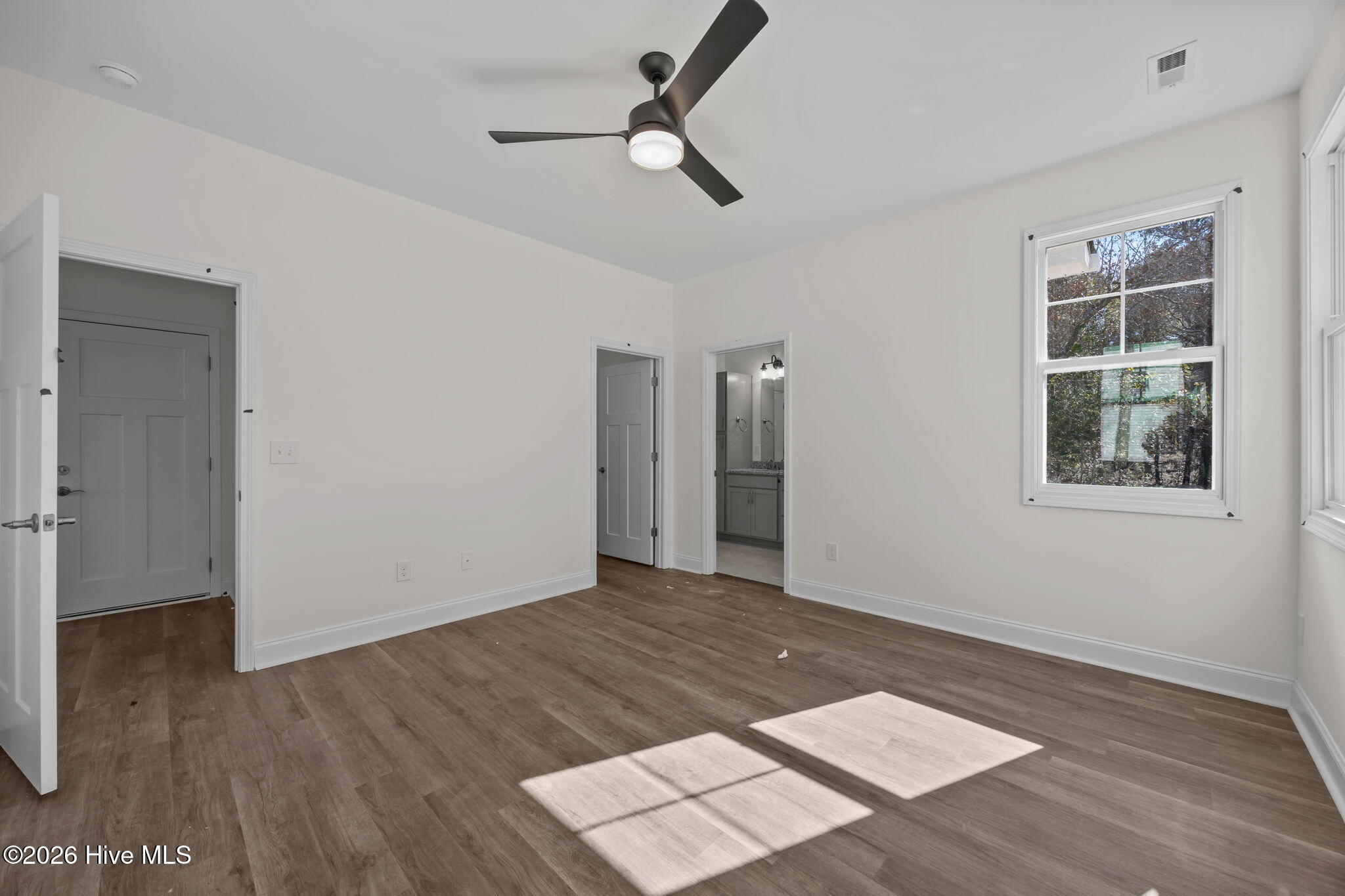 100528707 | Photo 21