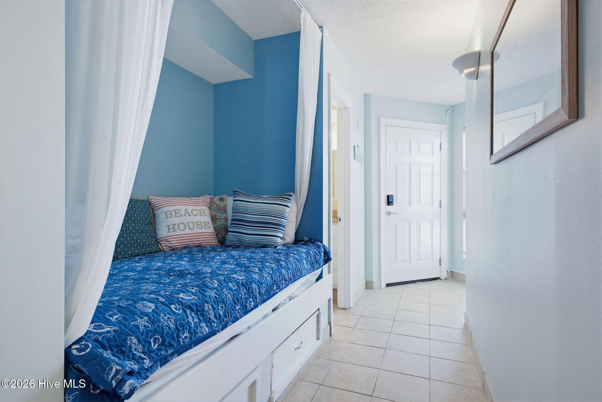 100569800 | Photo 24