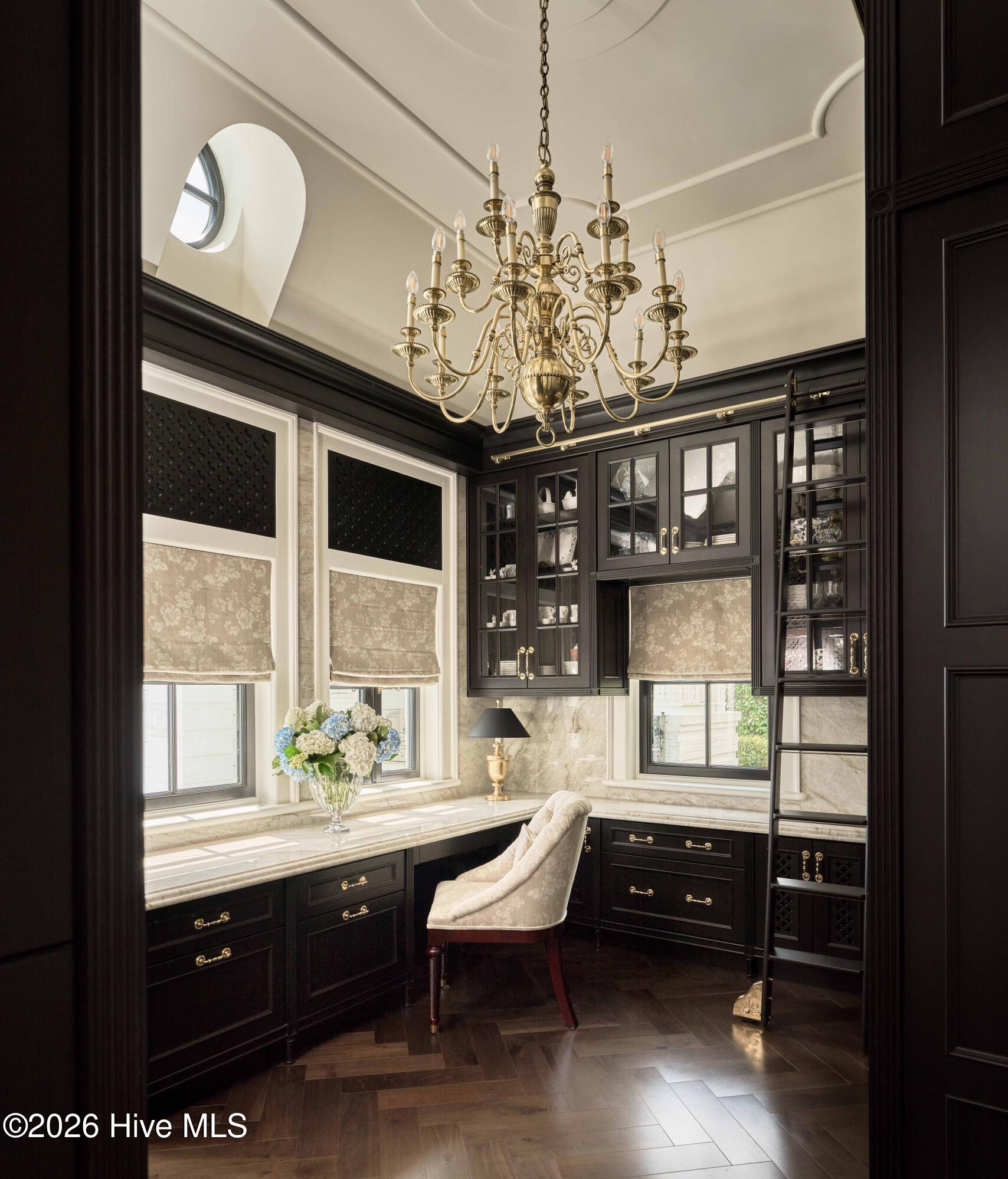 100569177 | Photo 26