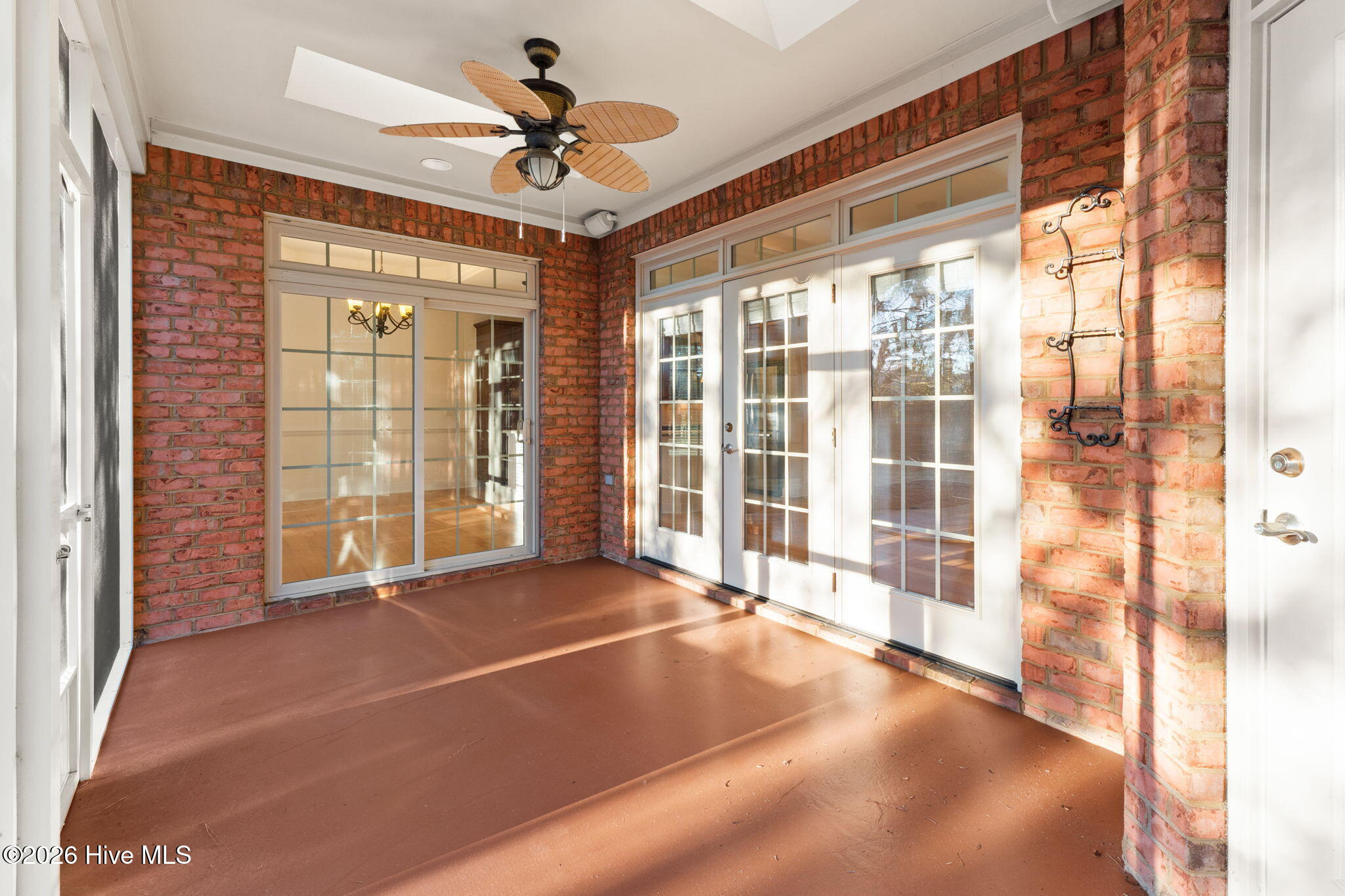 100547610 | Photo 15