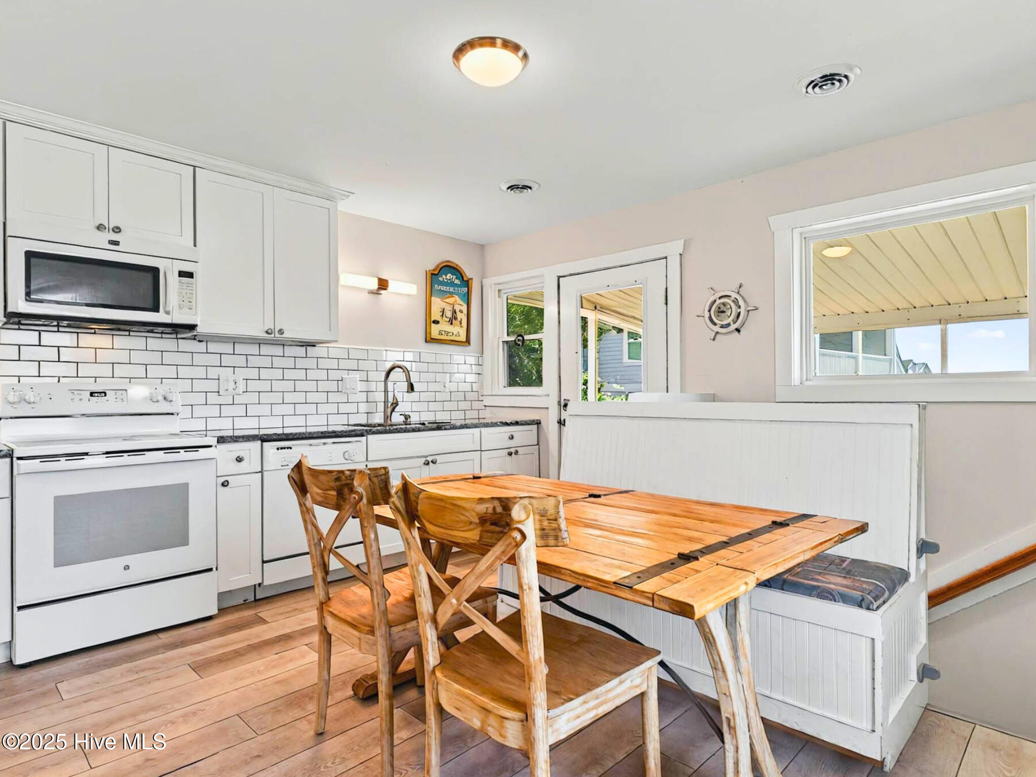 100504393 | Photo 21