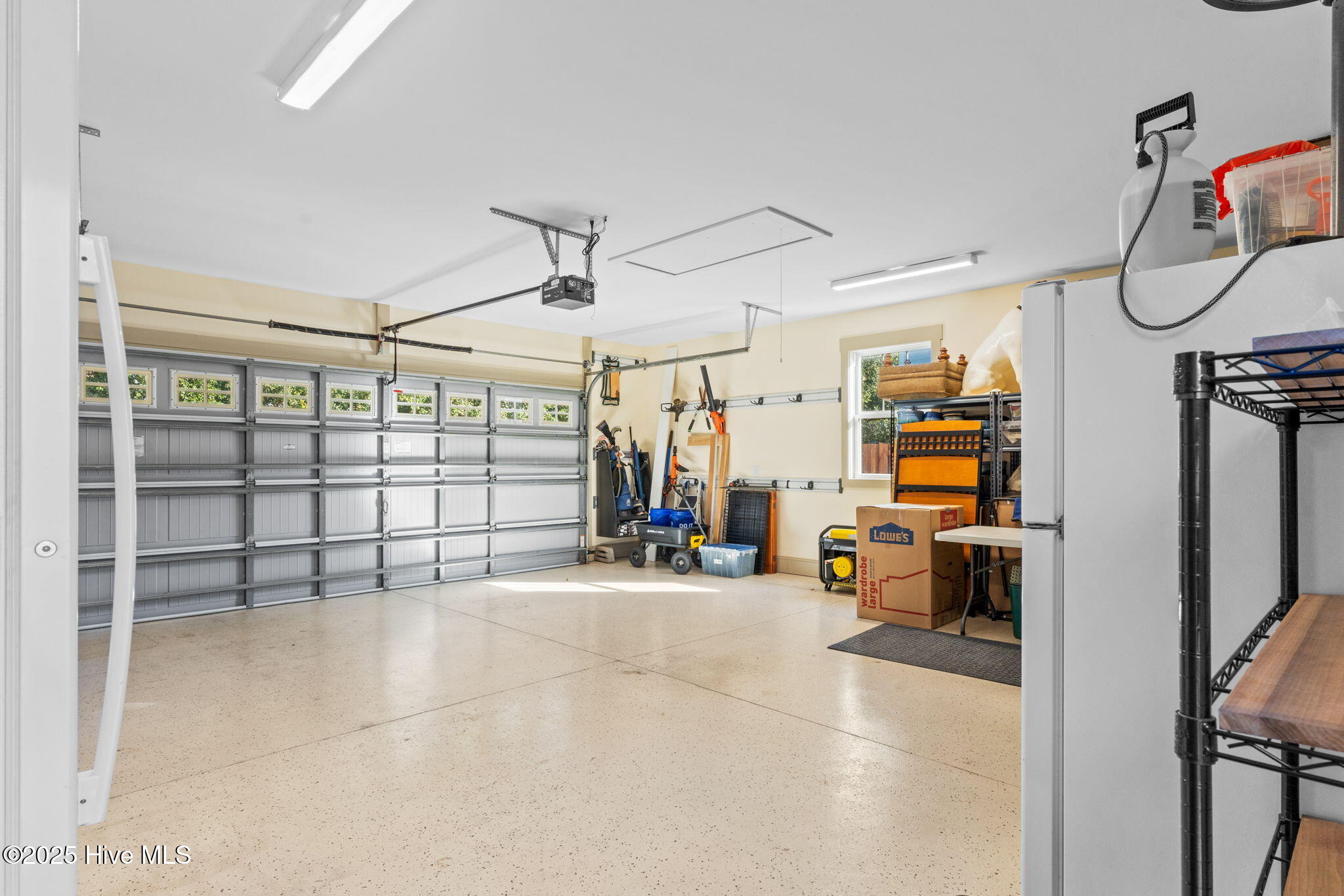 100569449 | Photo 55