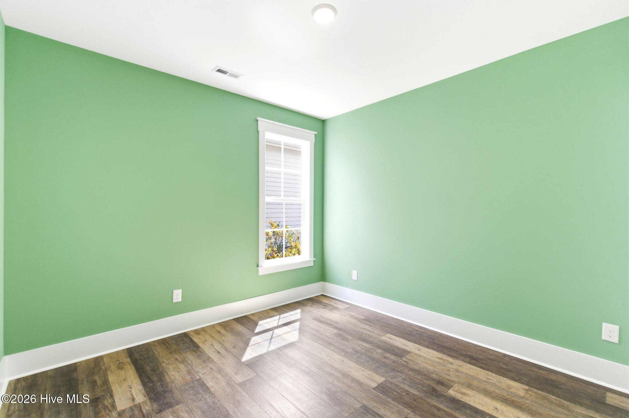 100565935 | Photo 29