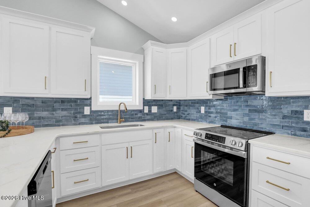 100552100 | Photo 10